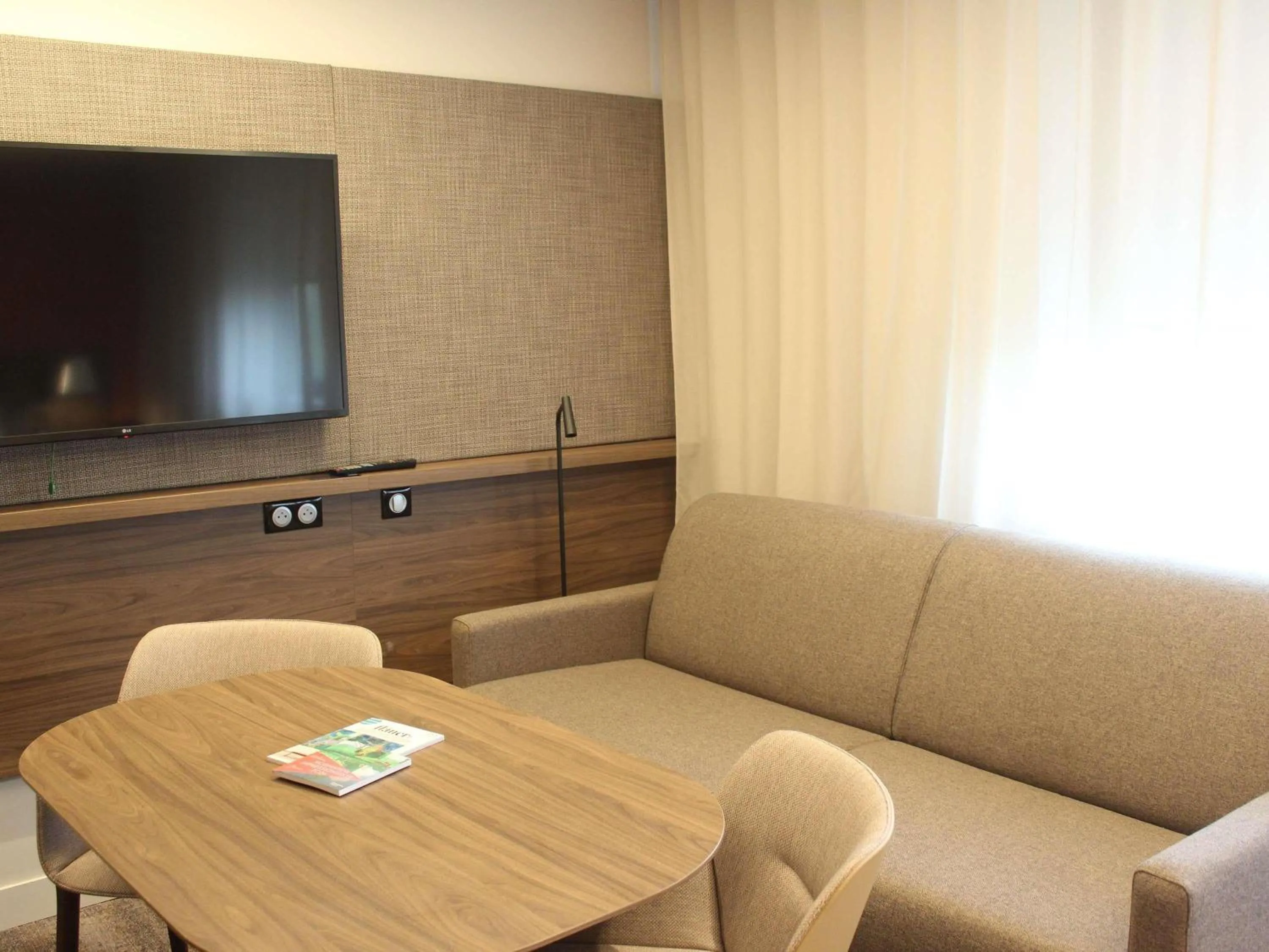 Bedroom in Novotel Suites Rouen Normandie