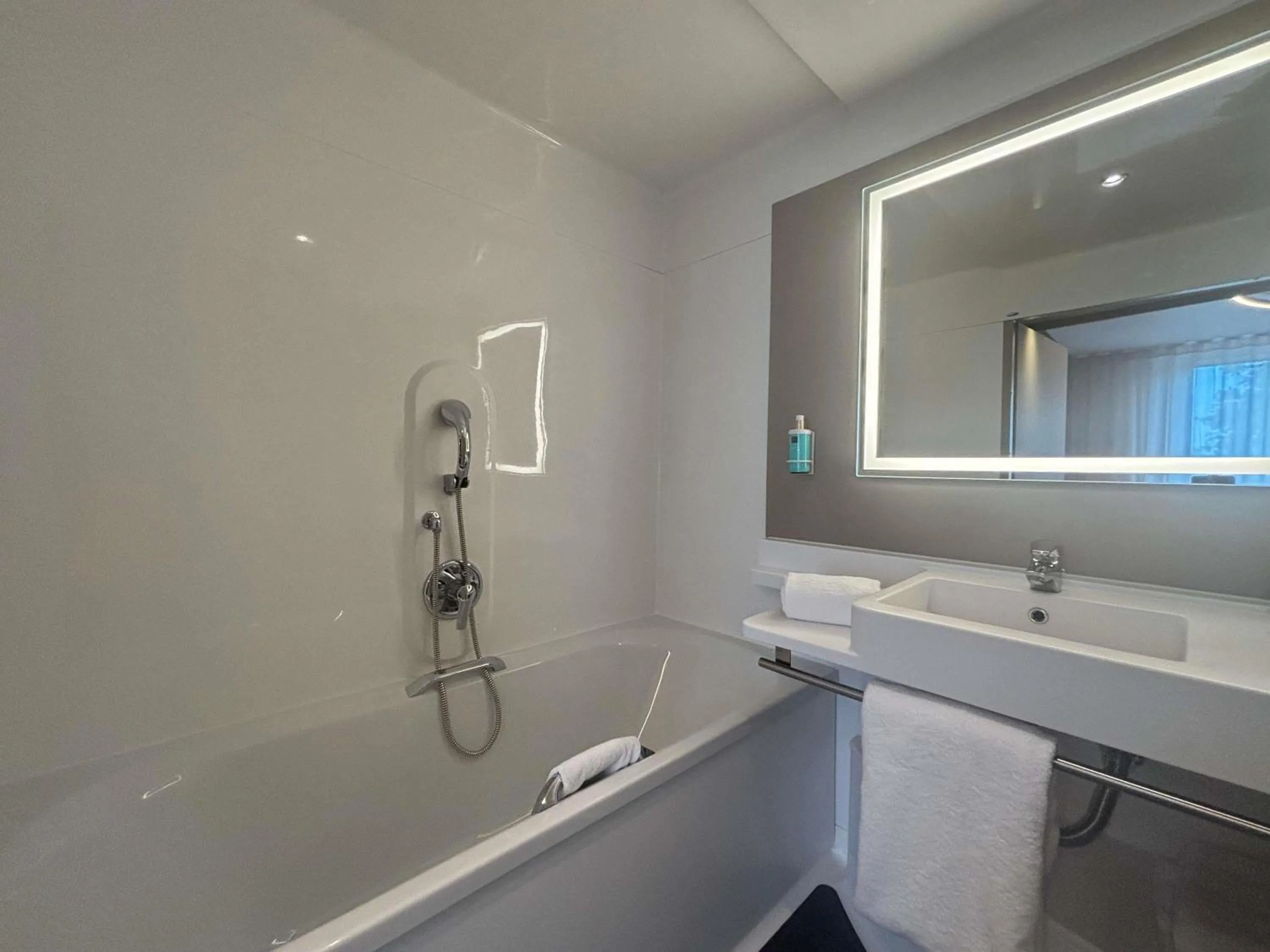 Bedroom in Novotel Suites Rouen Normandie