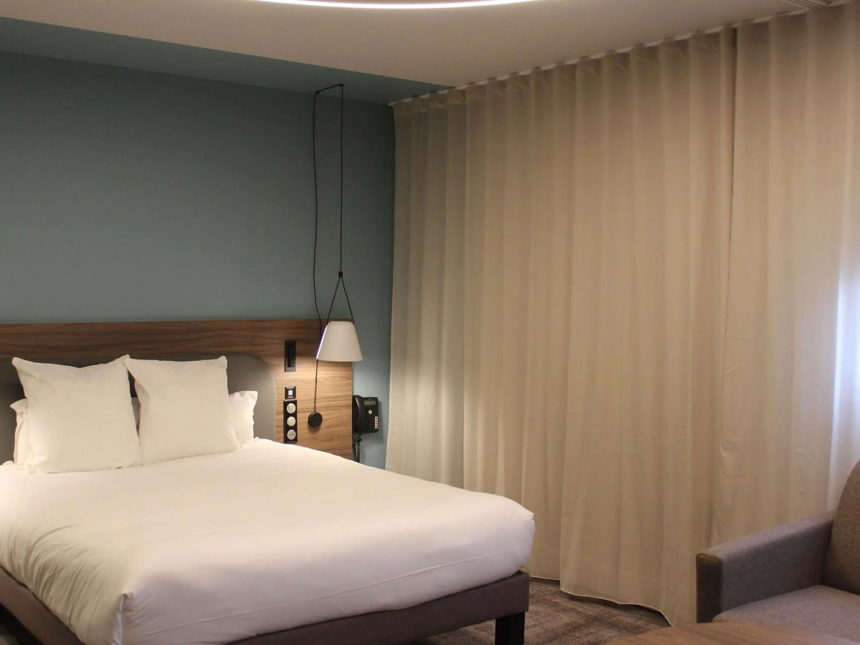 Bedroom, Bed in Novotel Suites Rouen Normandie