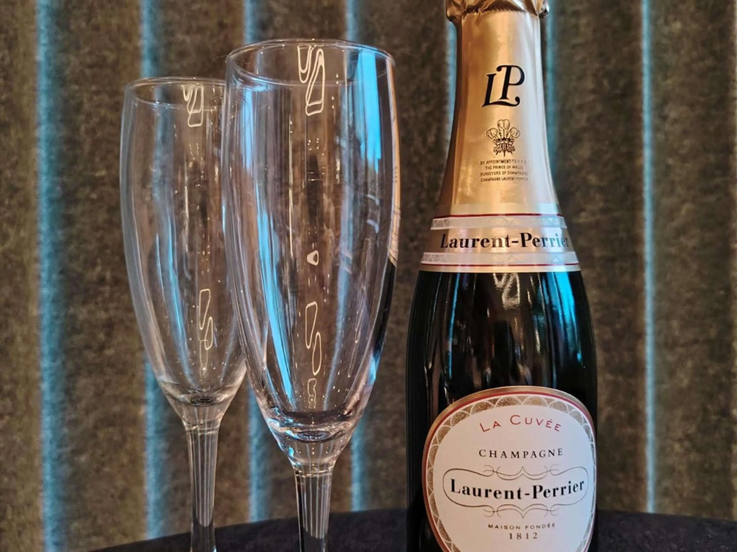 Lounge or bar in Novotel Suites Rouen Normandie