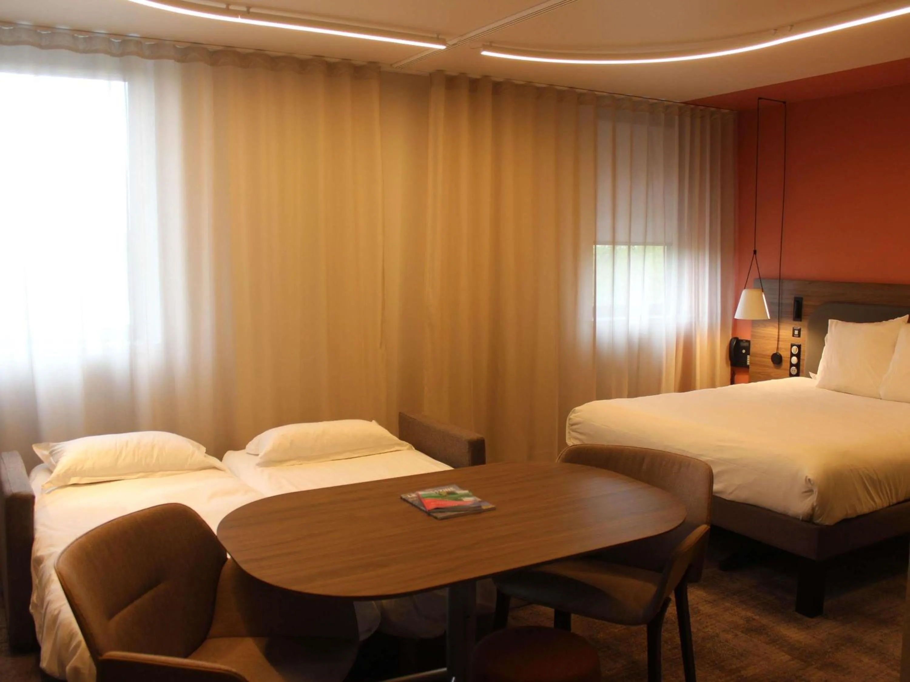 Bedroom, Bed in Novotel Suites Rouen Normandie