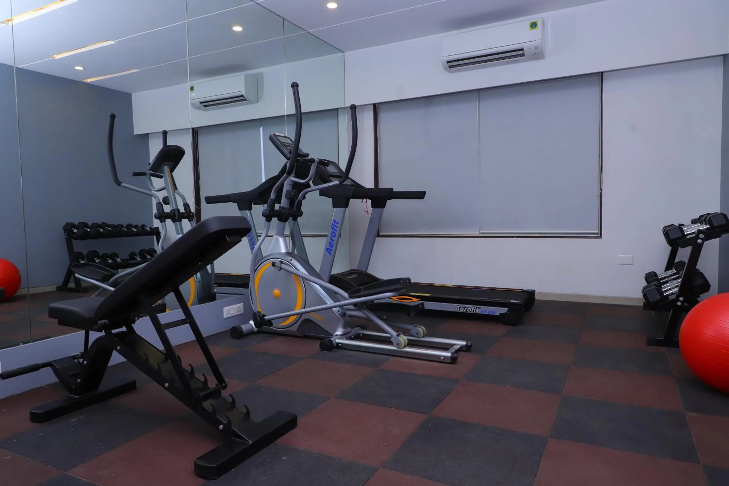 Fitness centre/facilities in Freesia By Express Inn