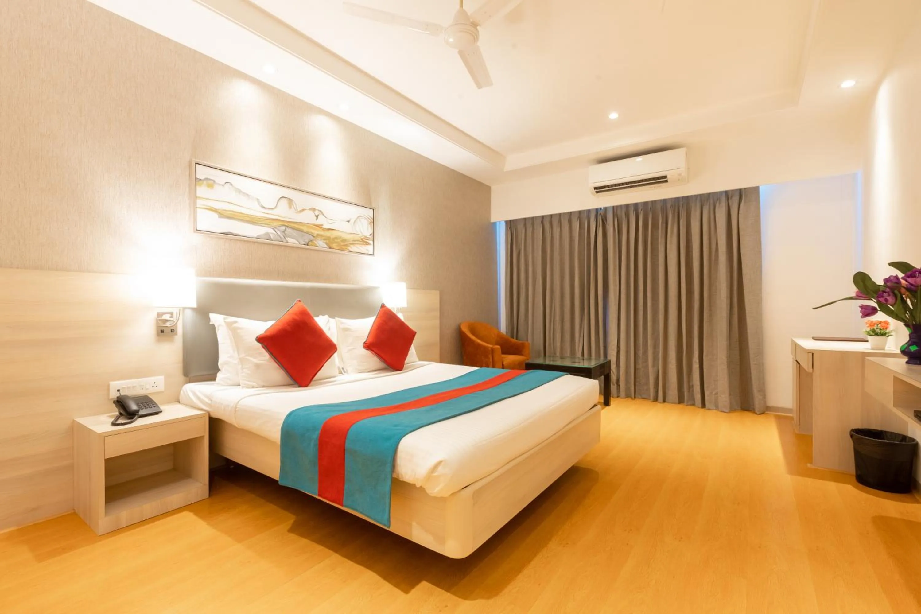 Photo of the whole room, Bed in Freesia By Express Inn