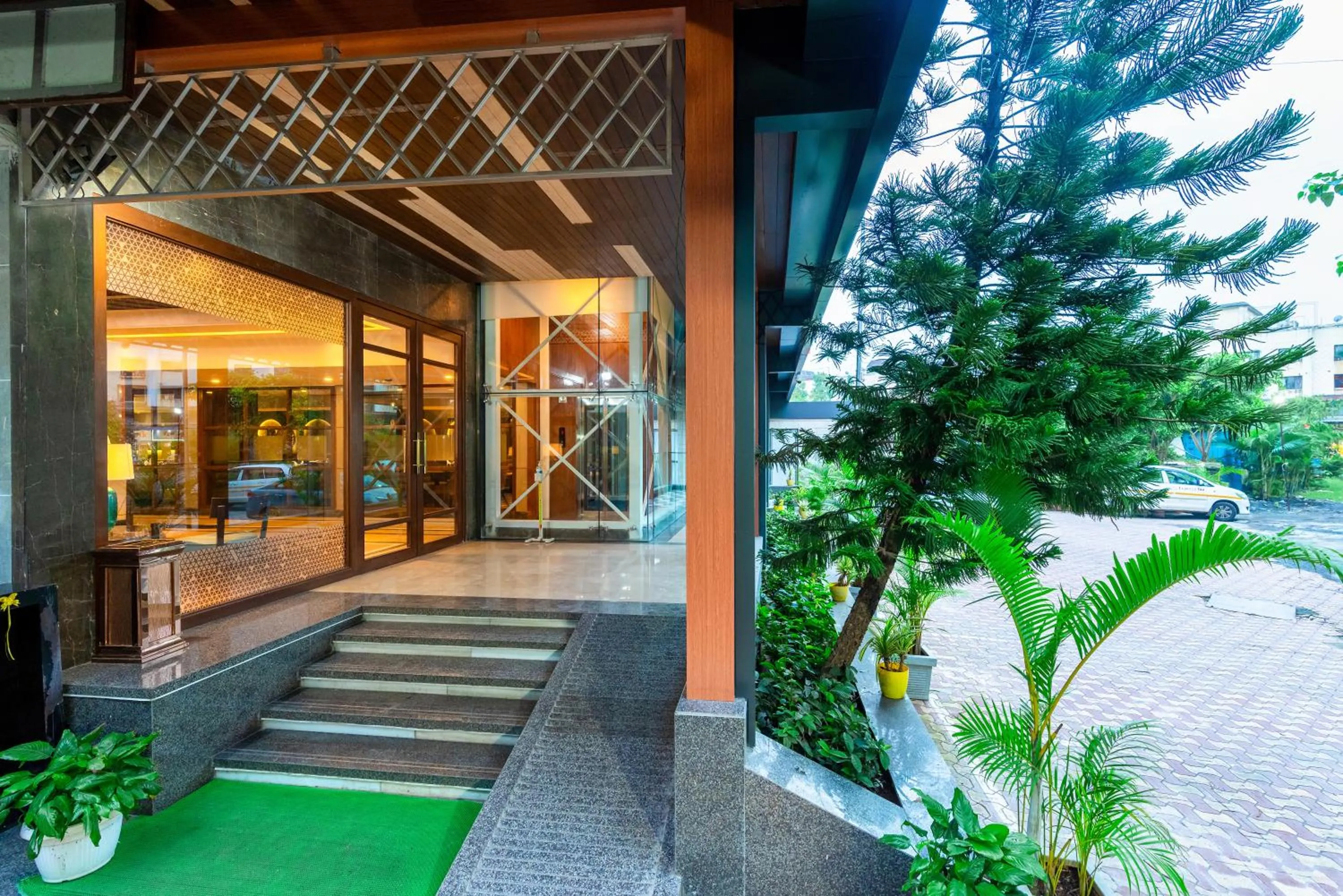 Facade/entrance in Freesia By Express Inn