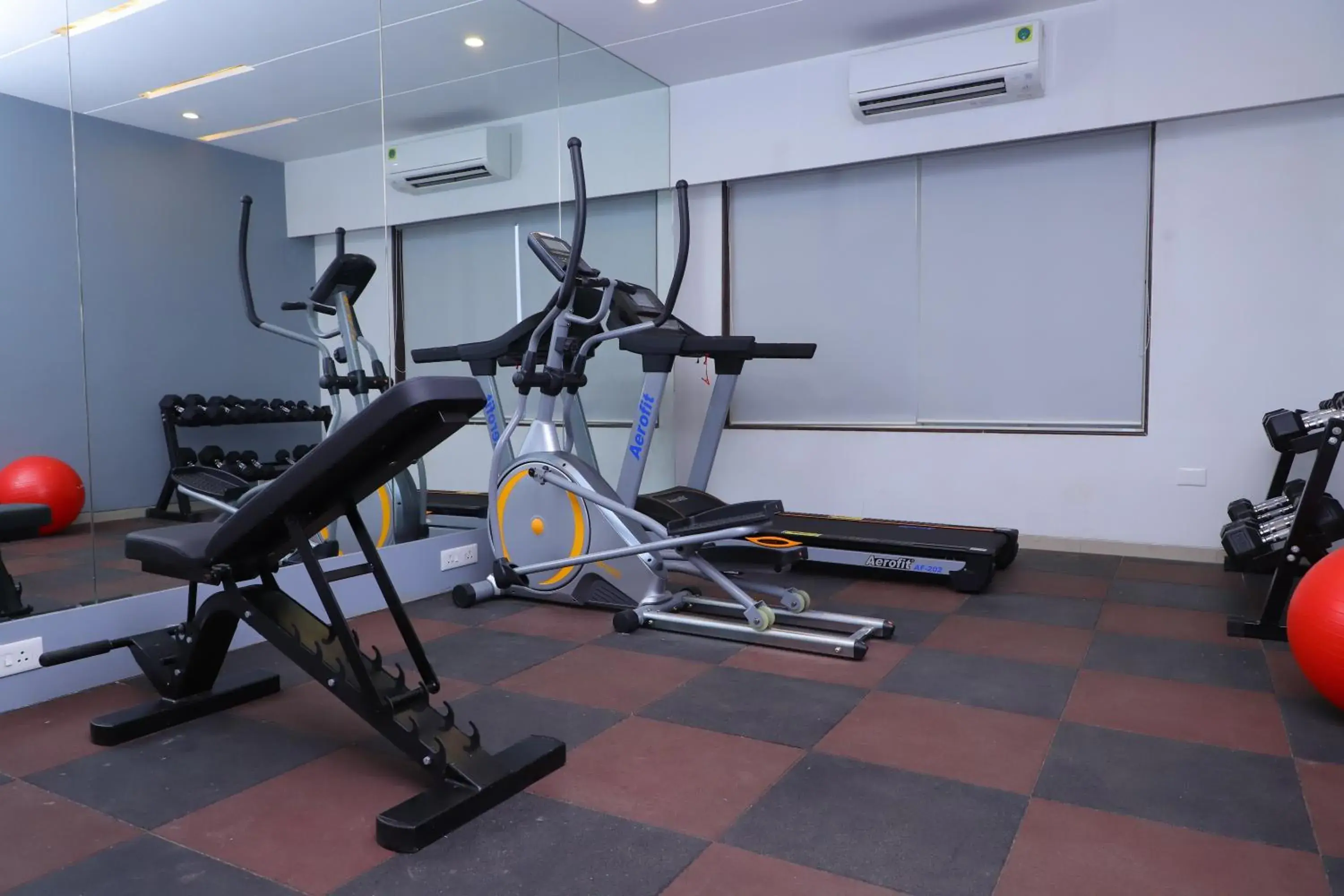 Fitness centre/facilities in Freesia By Express Inn Fitness centre/facilities in Freesia By Express Inn