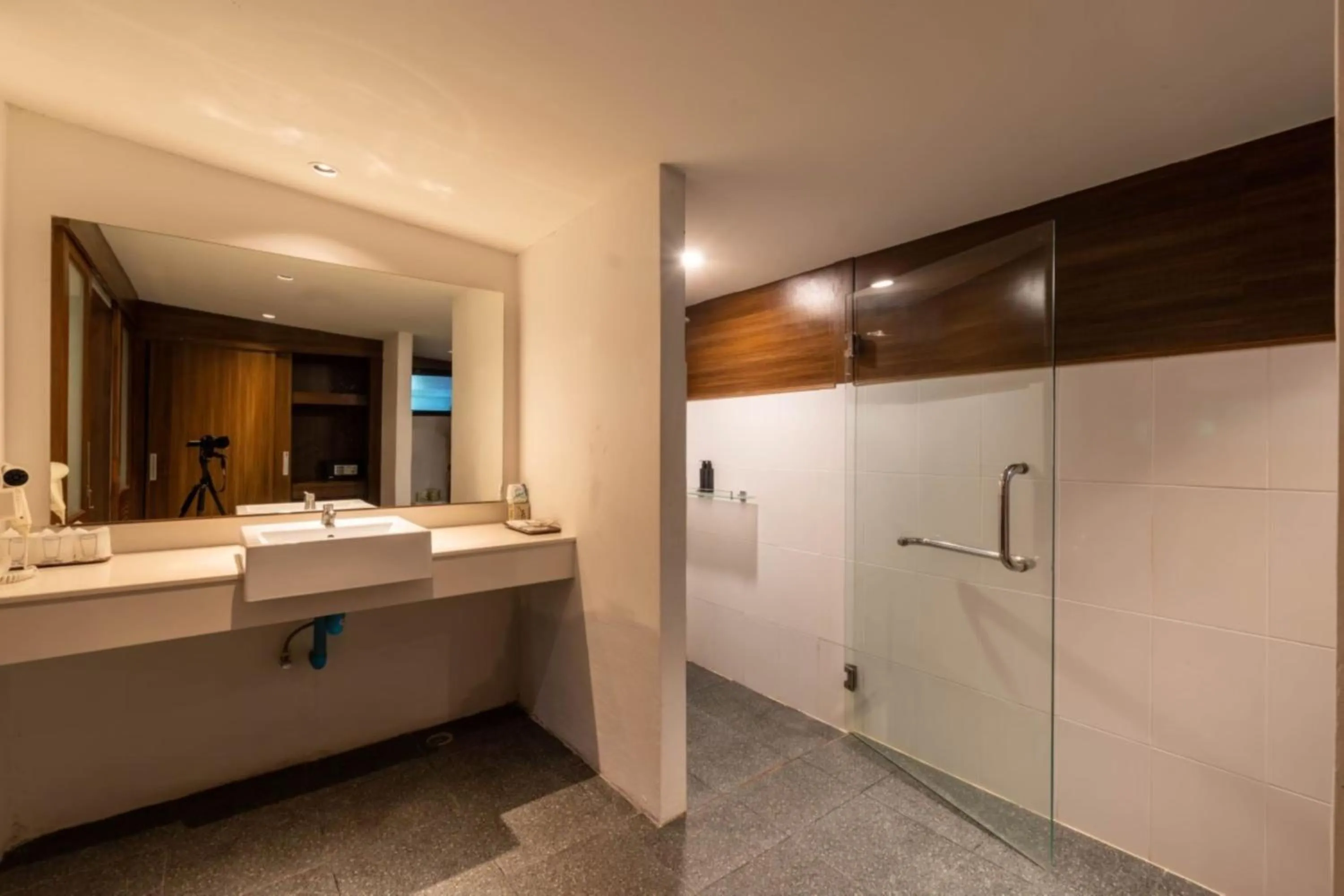 Bathroom in Rock and Tree House Resort