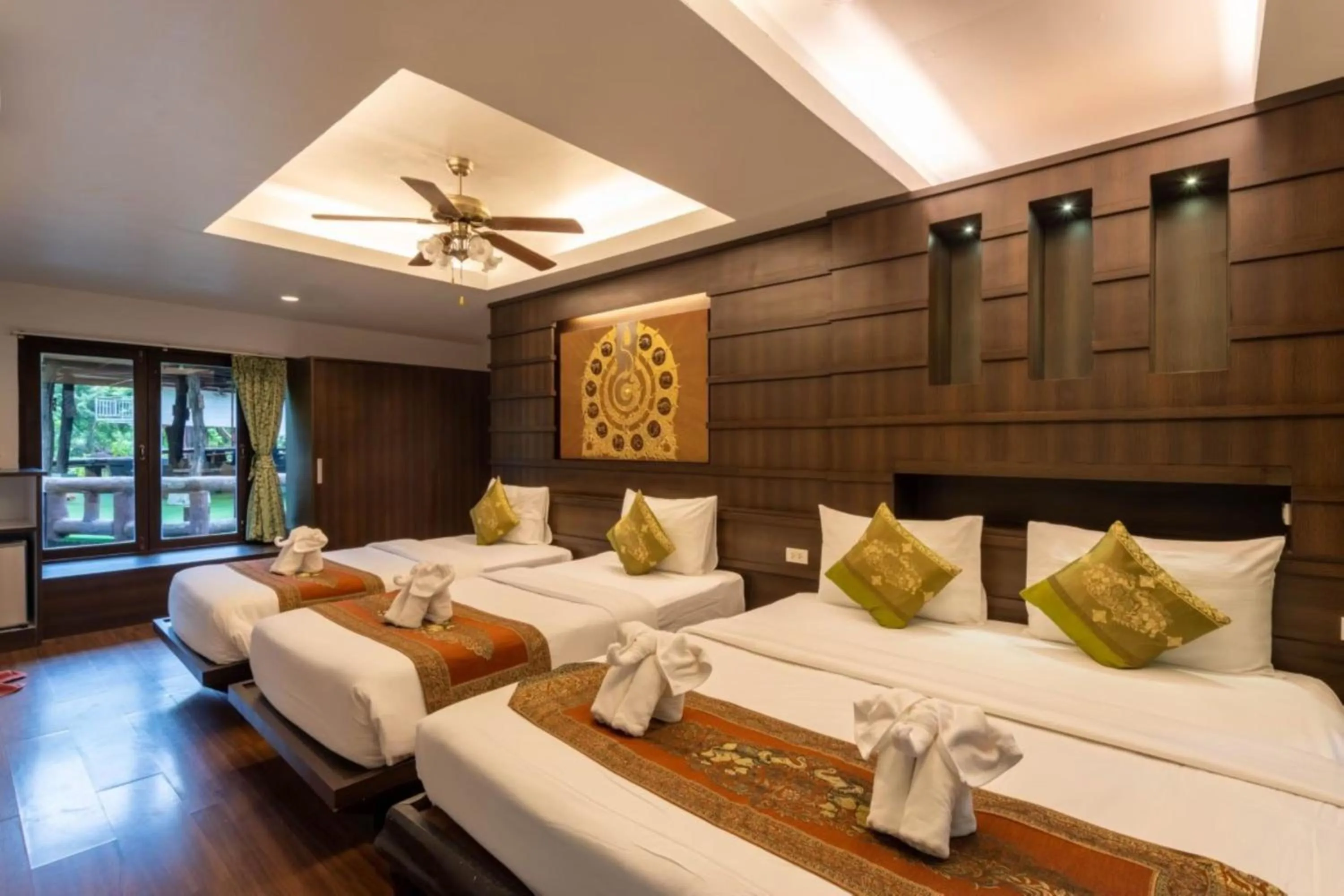 Bed in Rock and Tree House Resort