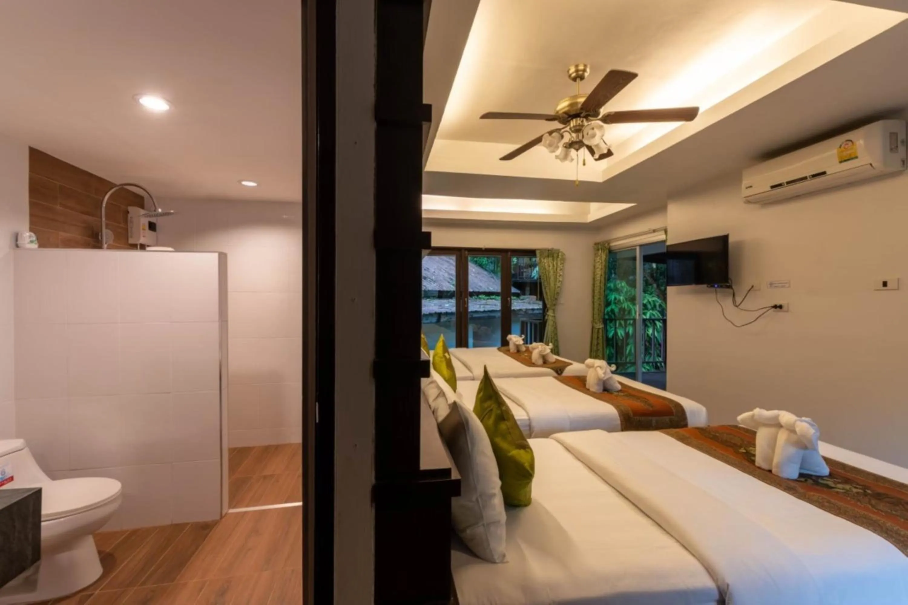 Bathroom in Rock and Tree House Resort
