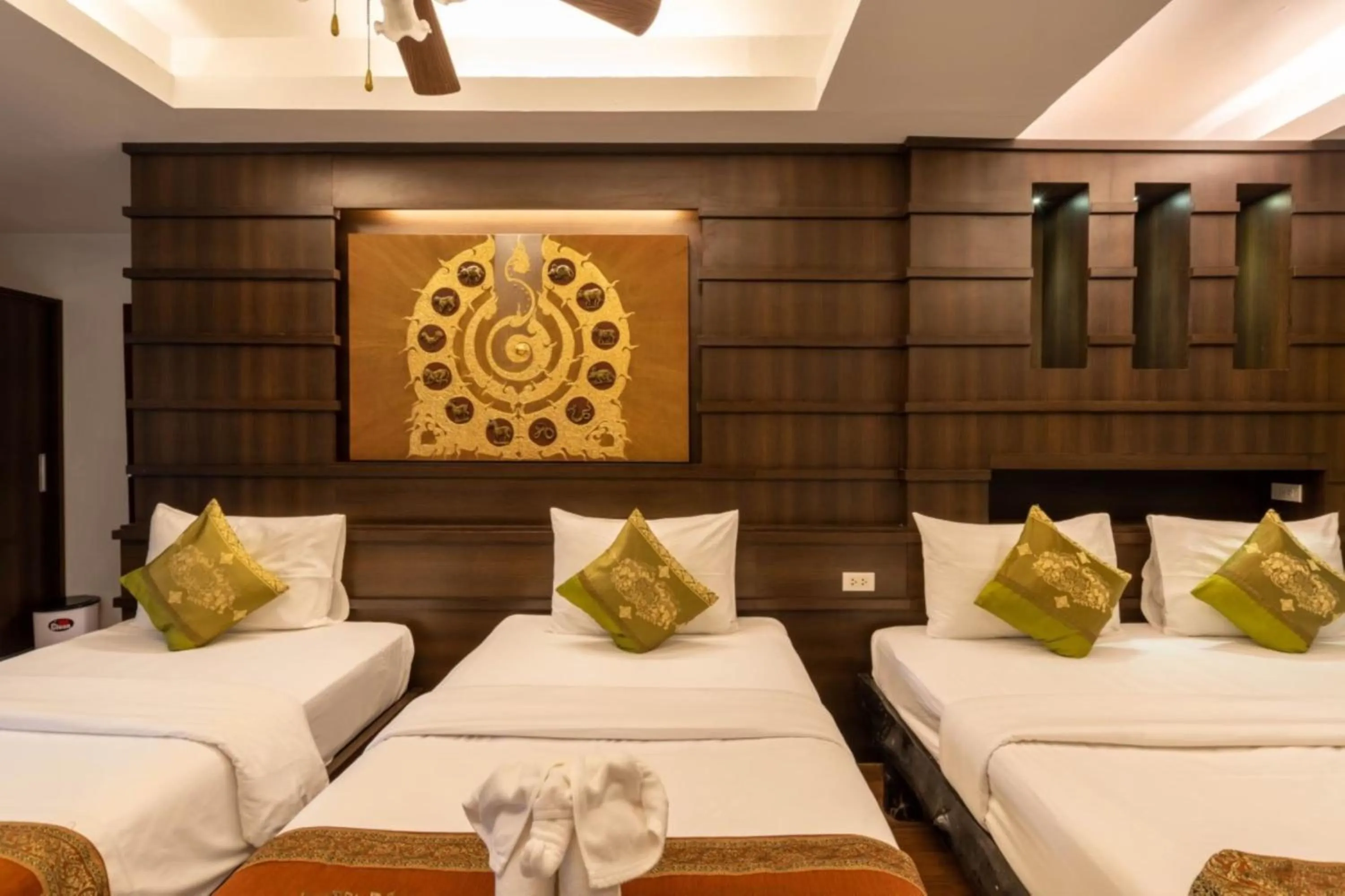 Bed in Rock and Tree House Resort