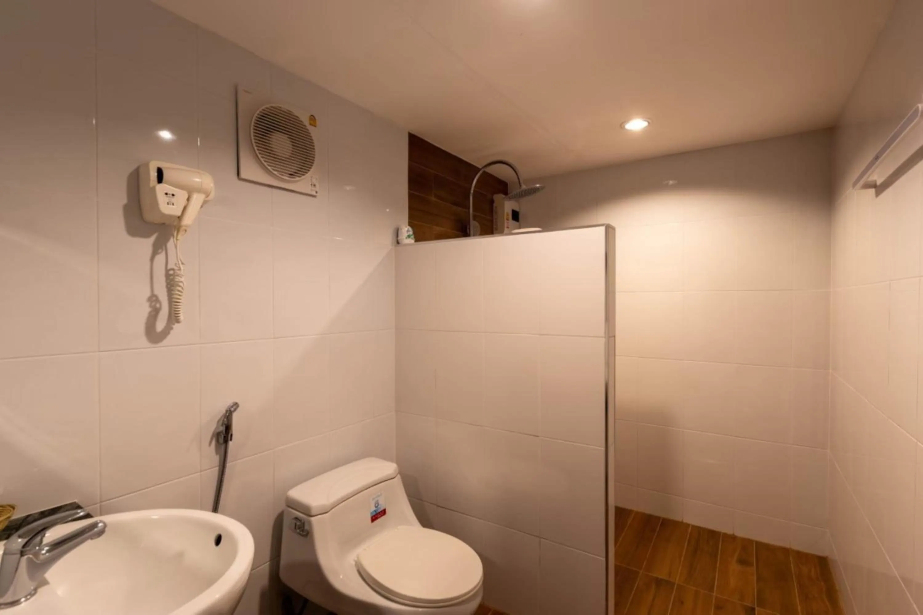 Shower in Rock and Tree House Resort