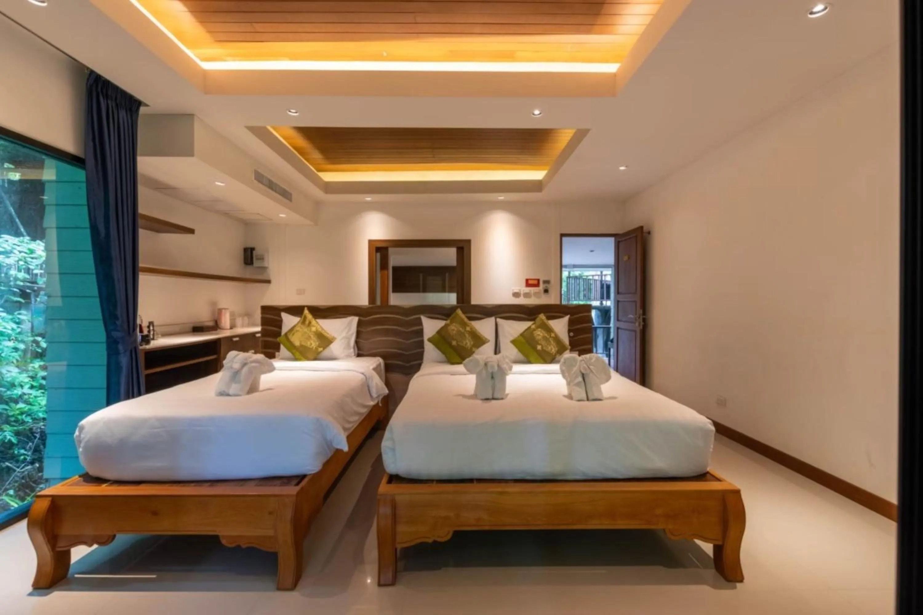 Bed in Rock and Tree House Resort