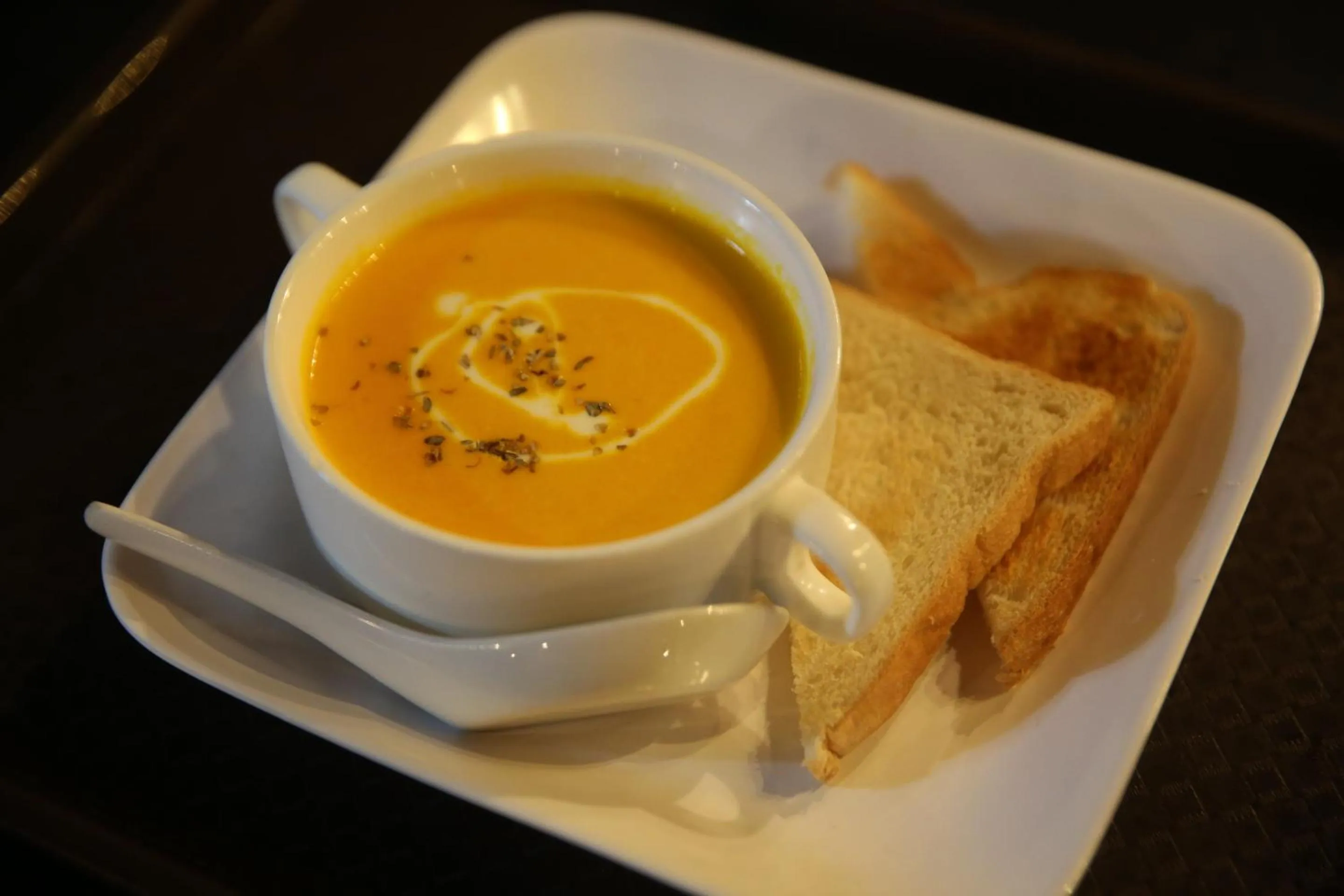 Food in Rock and Tree House Resort