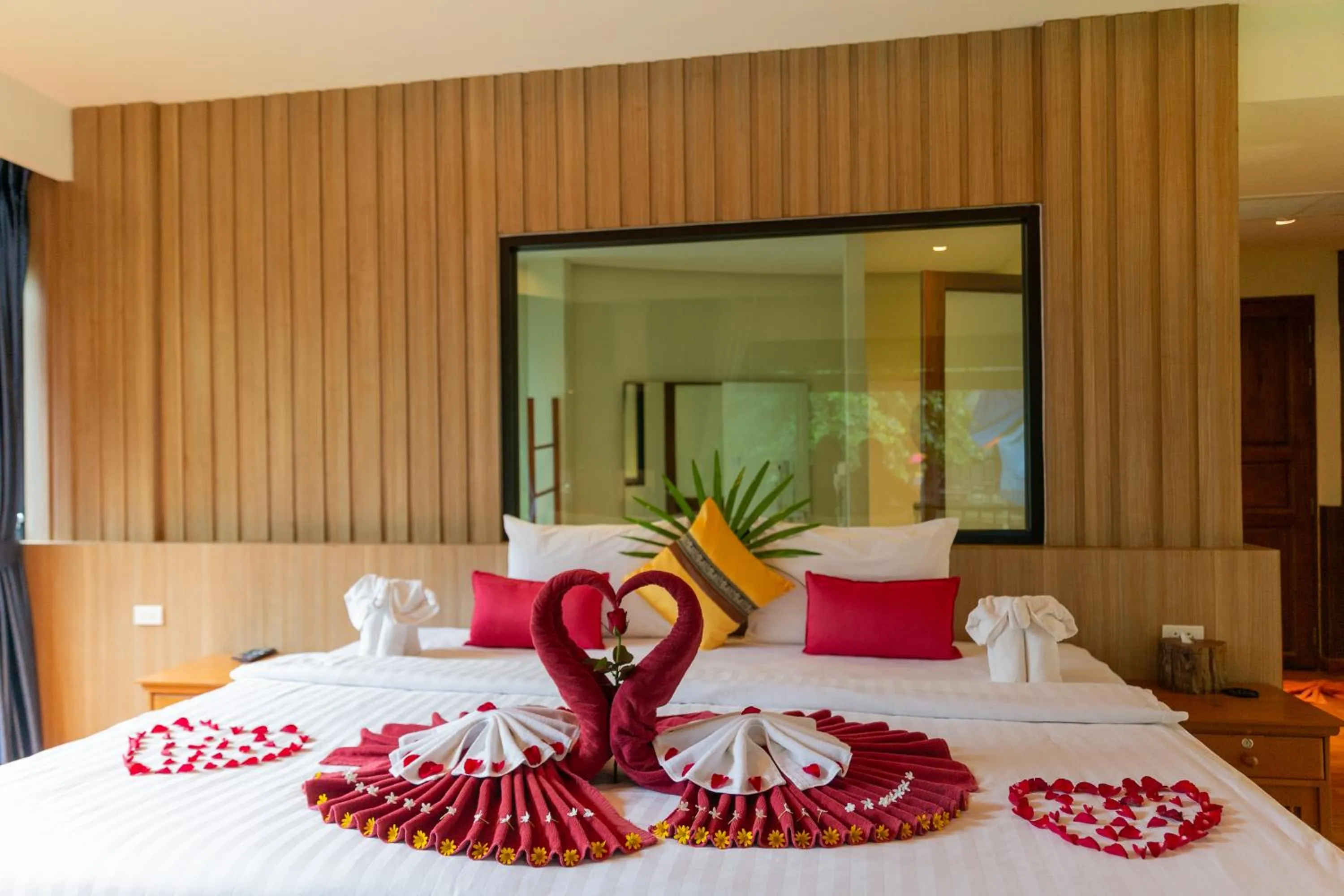 Decorative detail, Bed in Rock and Tree House Resort
