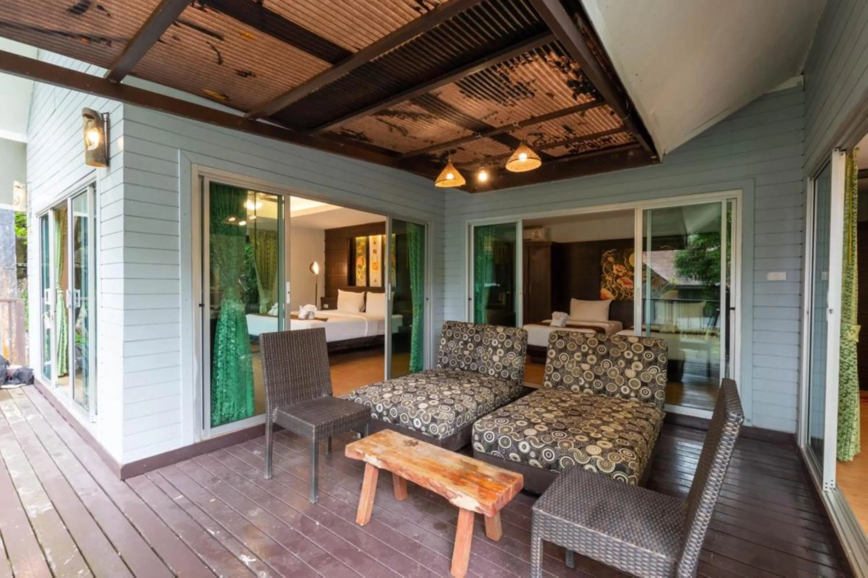 Seating area in Rock and Tree House Resort