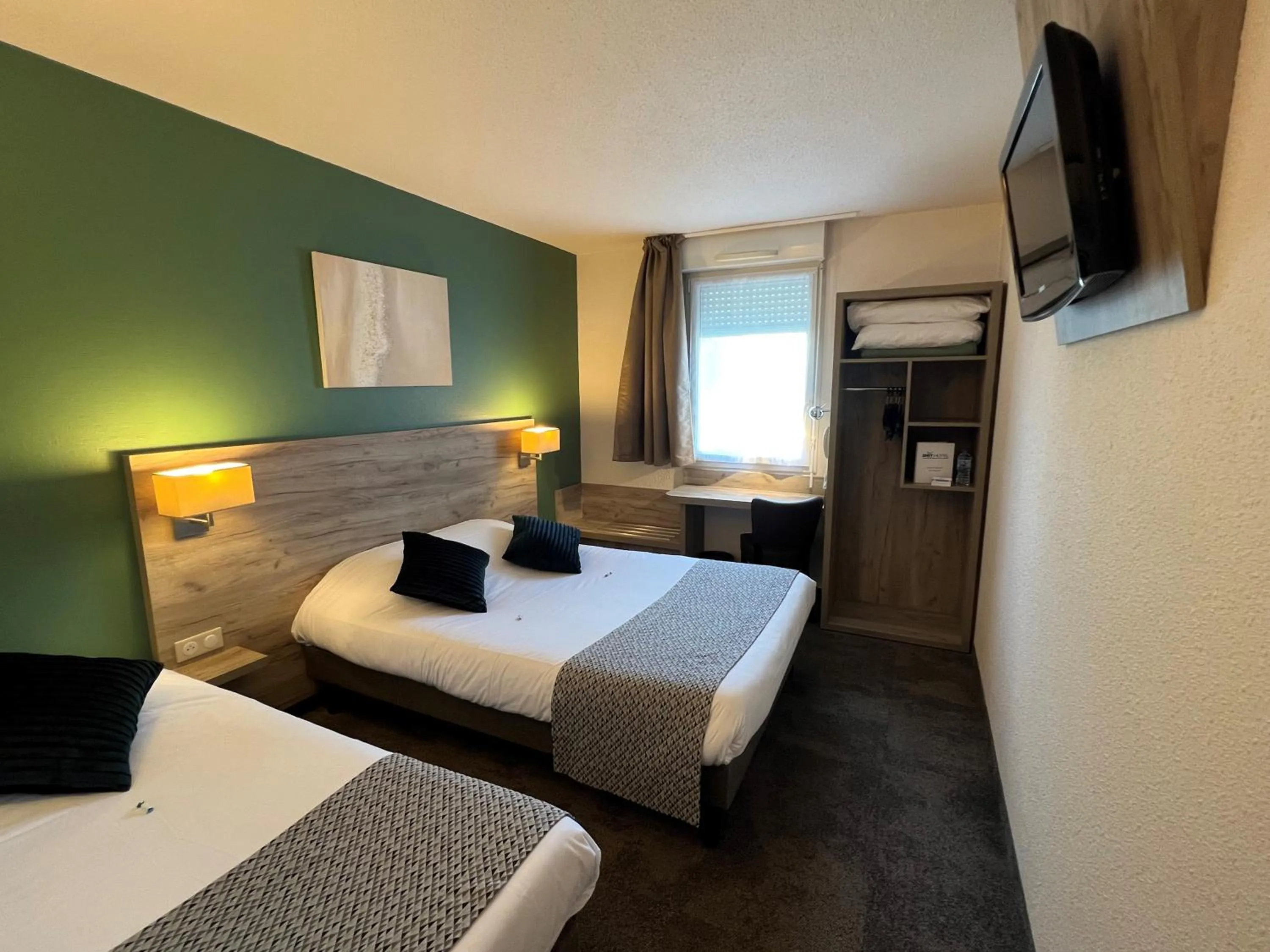 Photo of the whole room, Bed in Brit Hotel Saumur