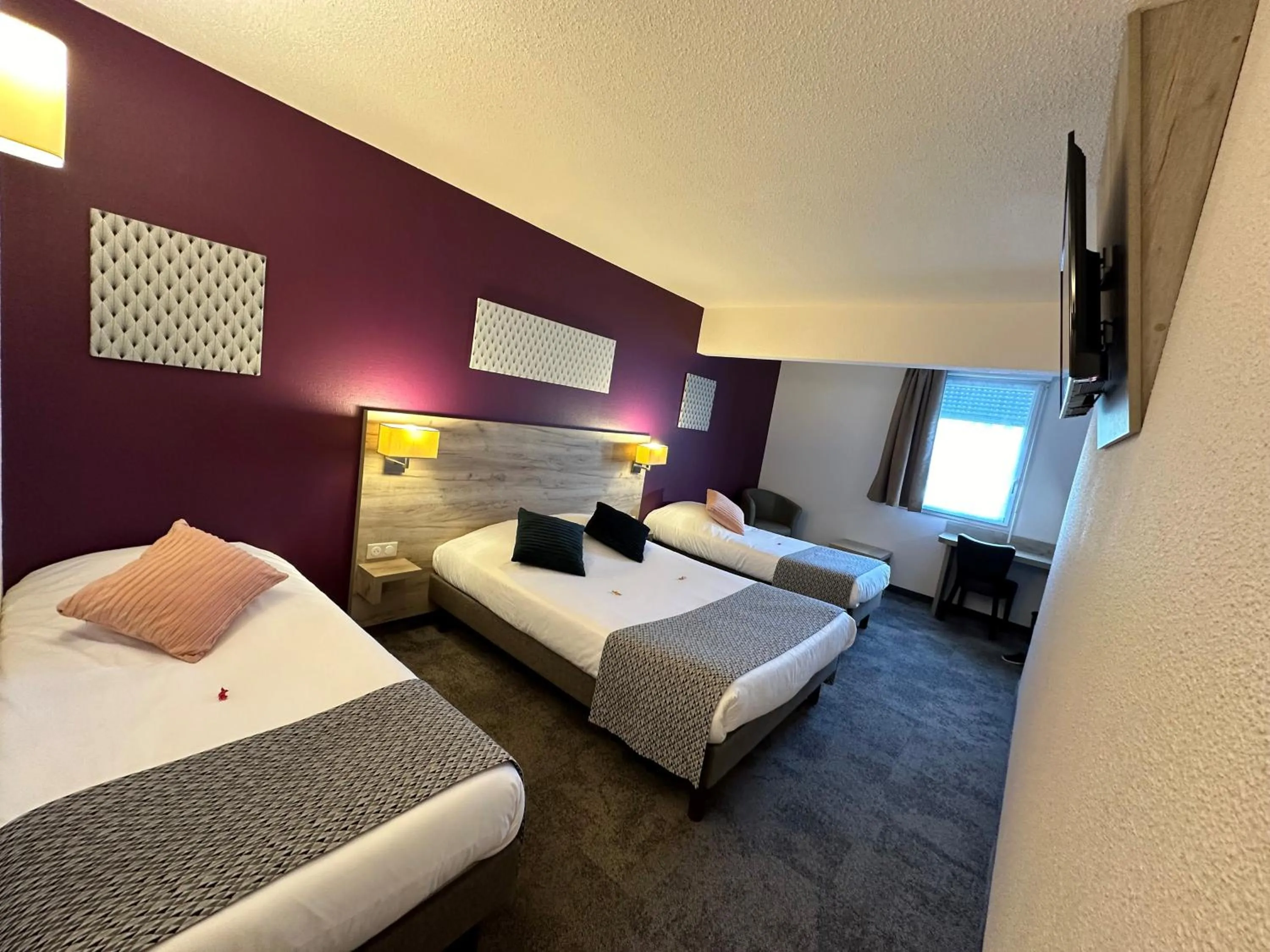 Photo of the whole room, Bed in Brit Hotel Saumur