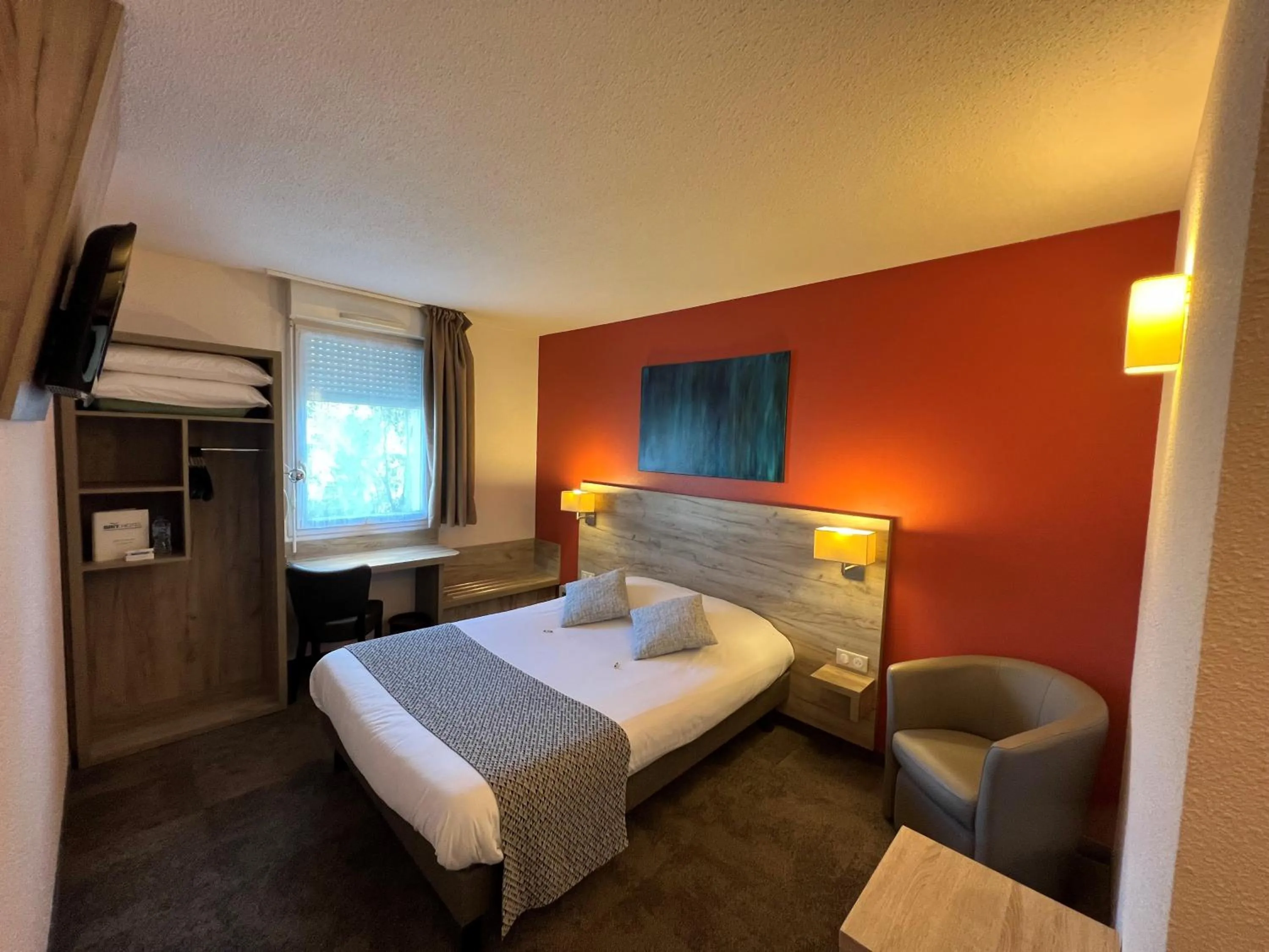 Photo of the whole room, Bed in Brit Hotel Saumur