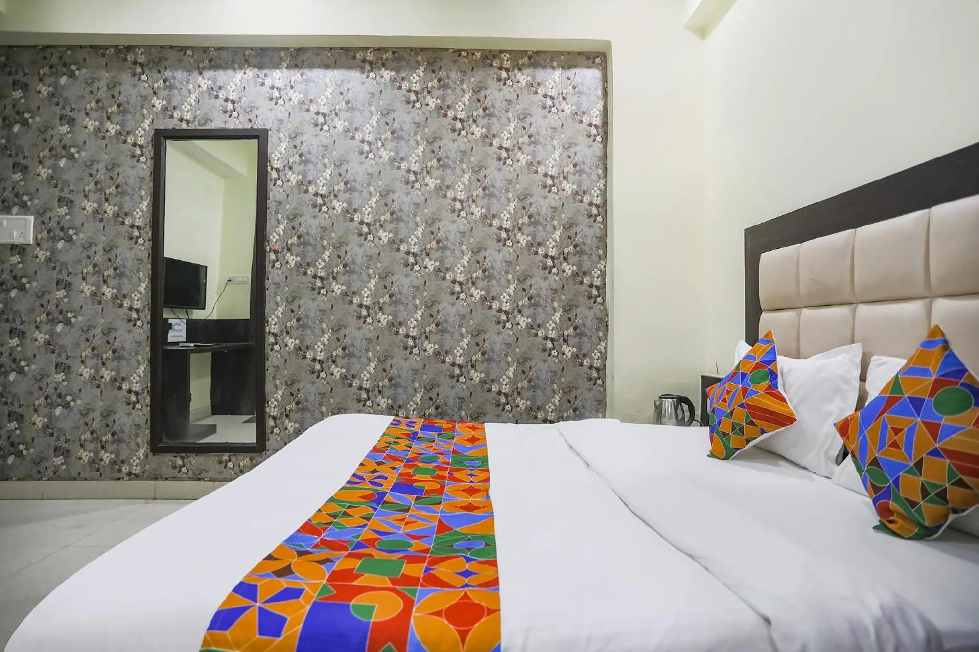 Photo of the whole room in FabHotel Heritage Villa