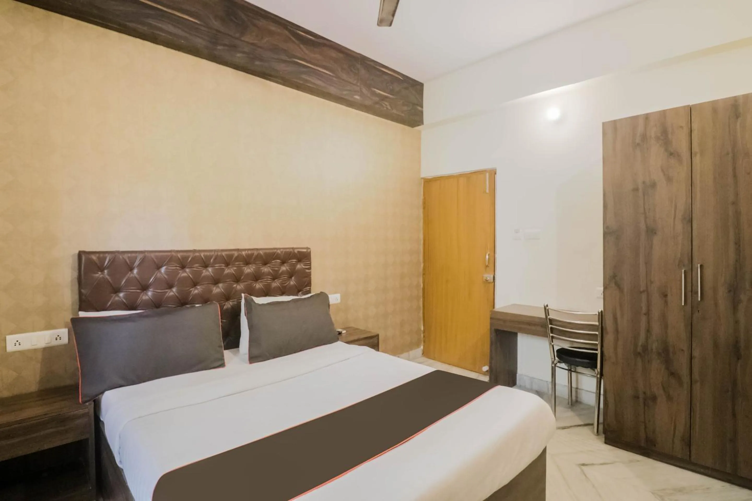 Bedroom, Bed in Collection O Kewal Palace Hyderabad Gate