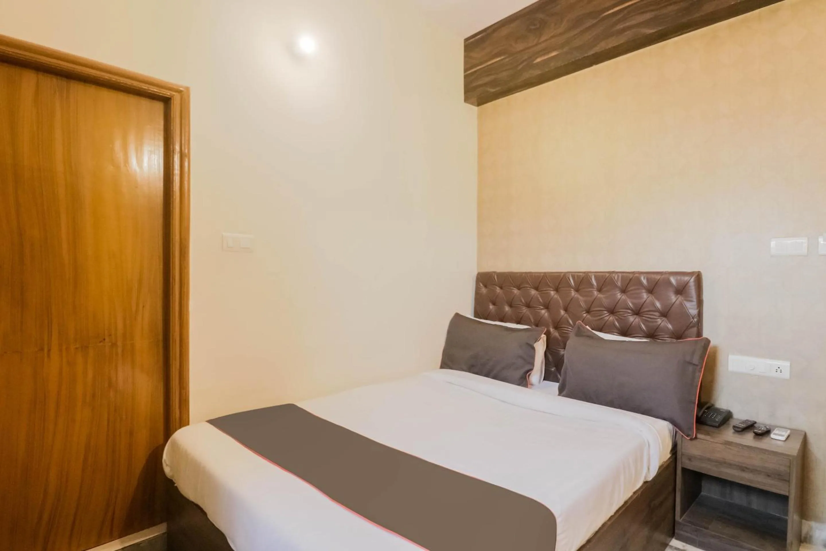 Bedroom, Bed in Collection O Kewal Palace Hyderabad Gate