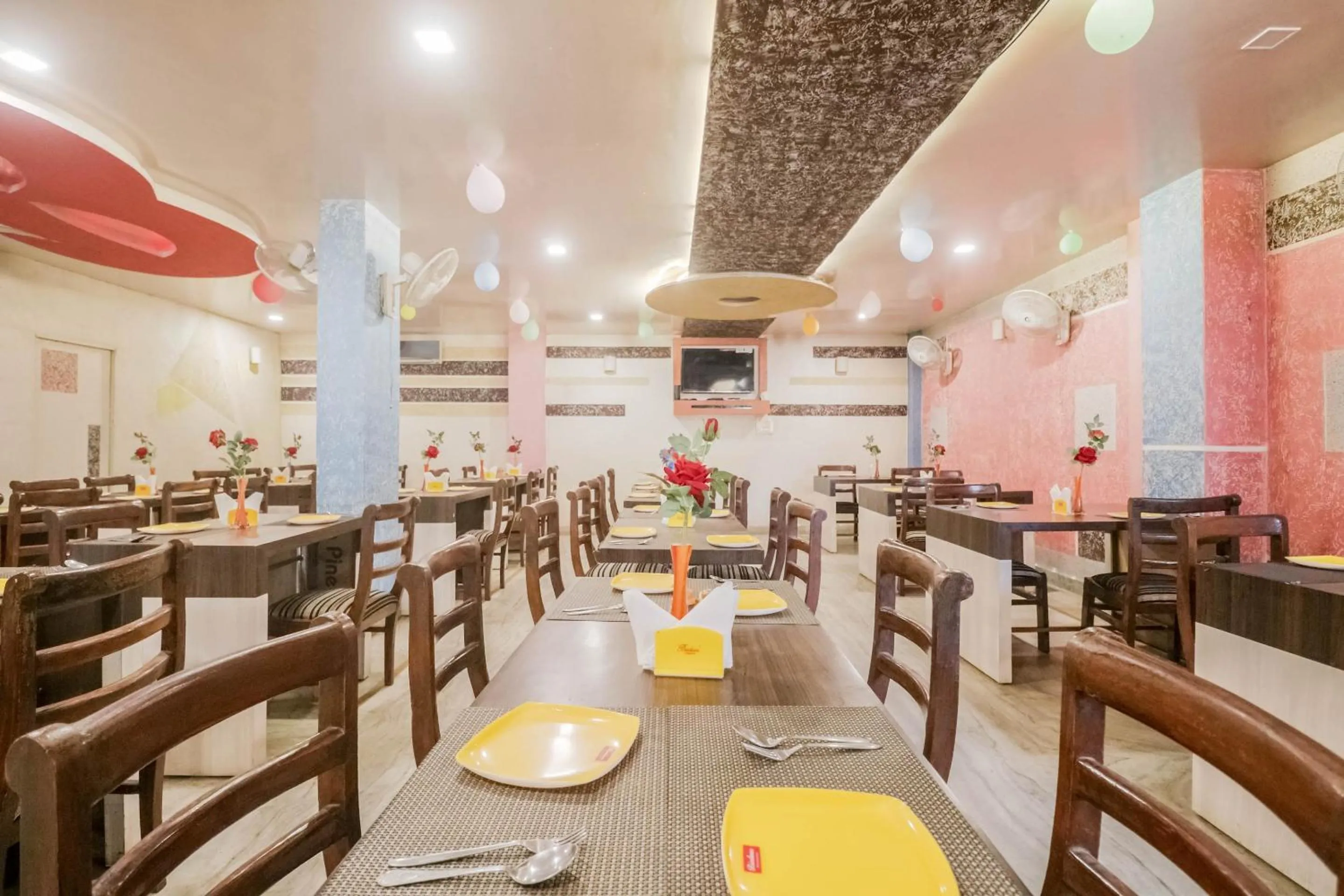 Restaurant/places to eat in Collection O Kewal Palace Hyderabad Gate