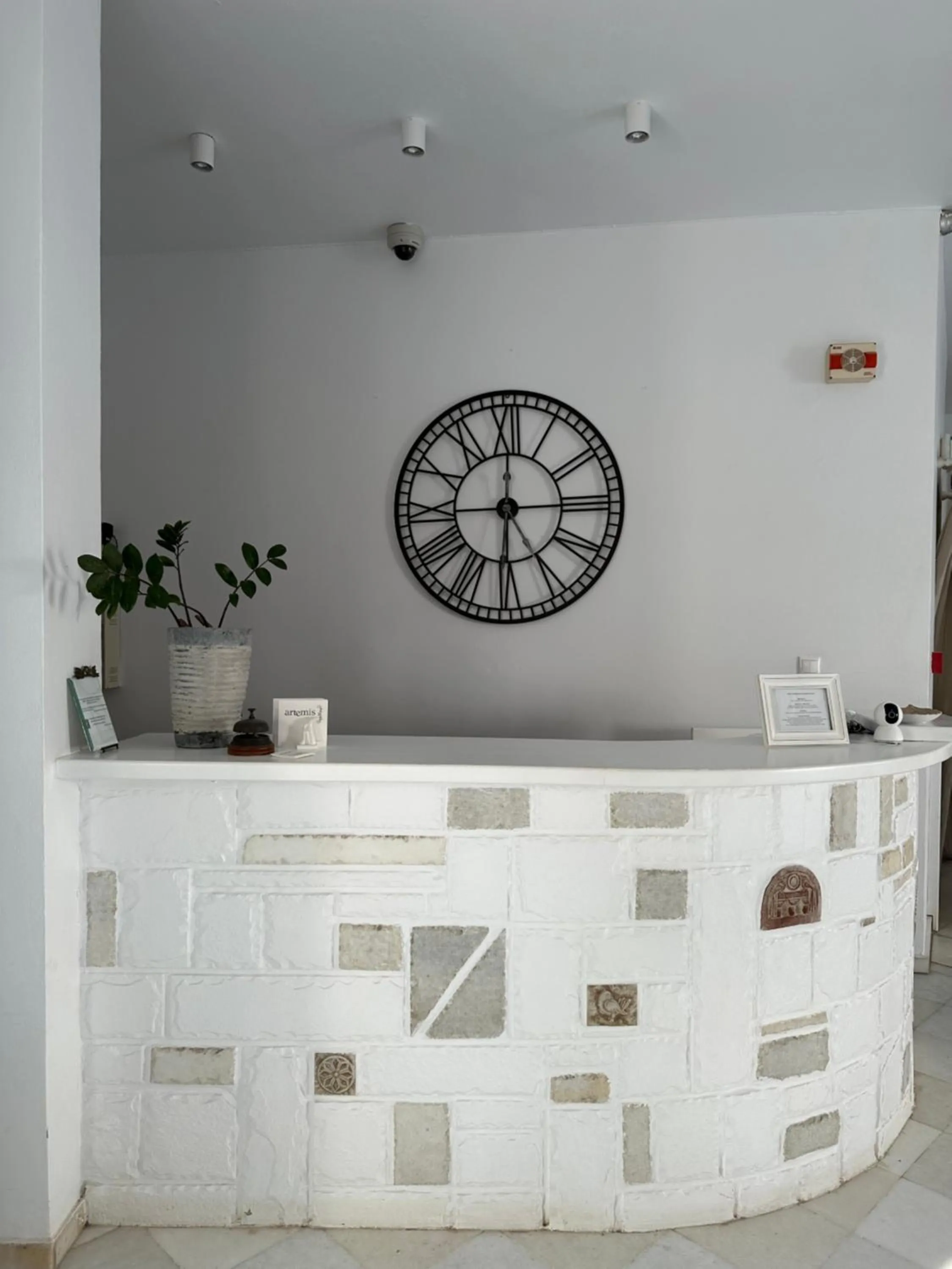 Artemis Hotel