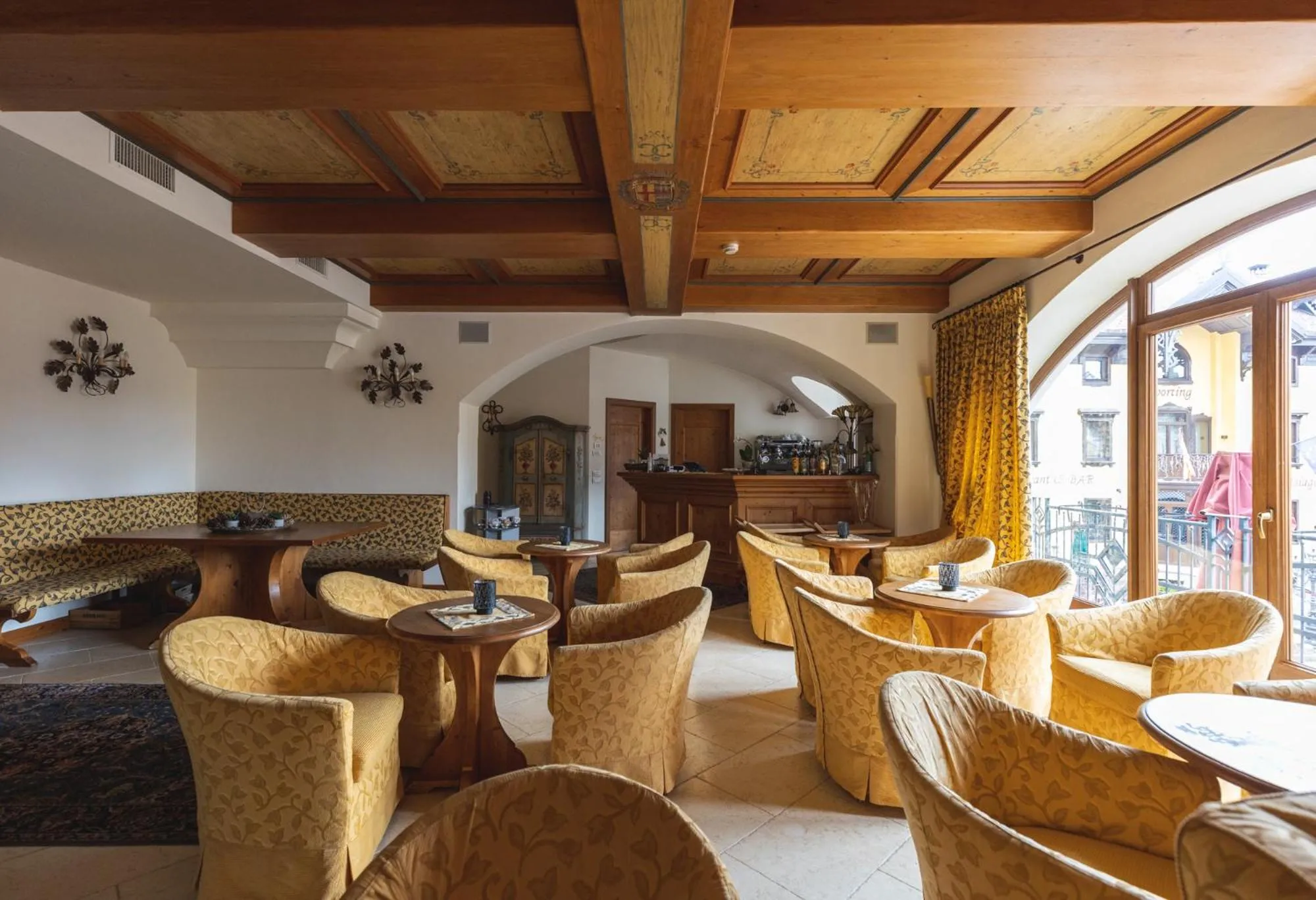 Communal lounge/ TV room in Hotel Europa Residence