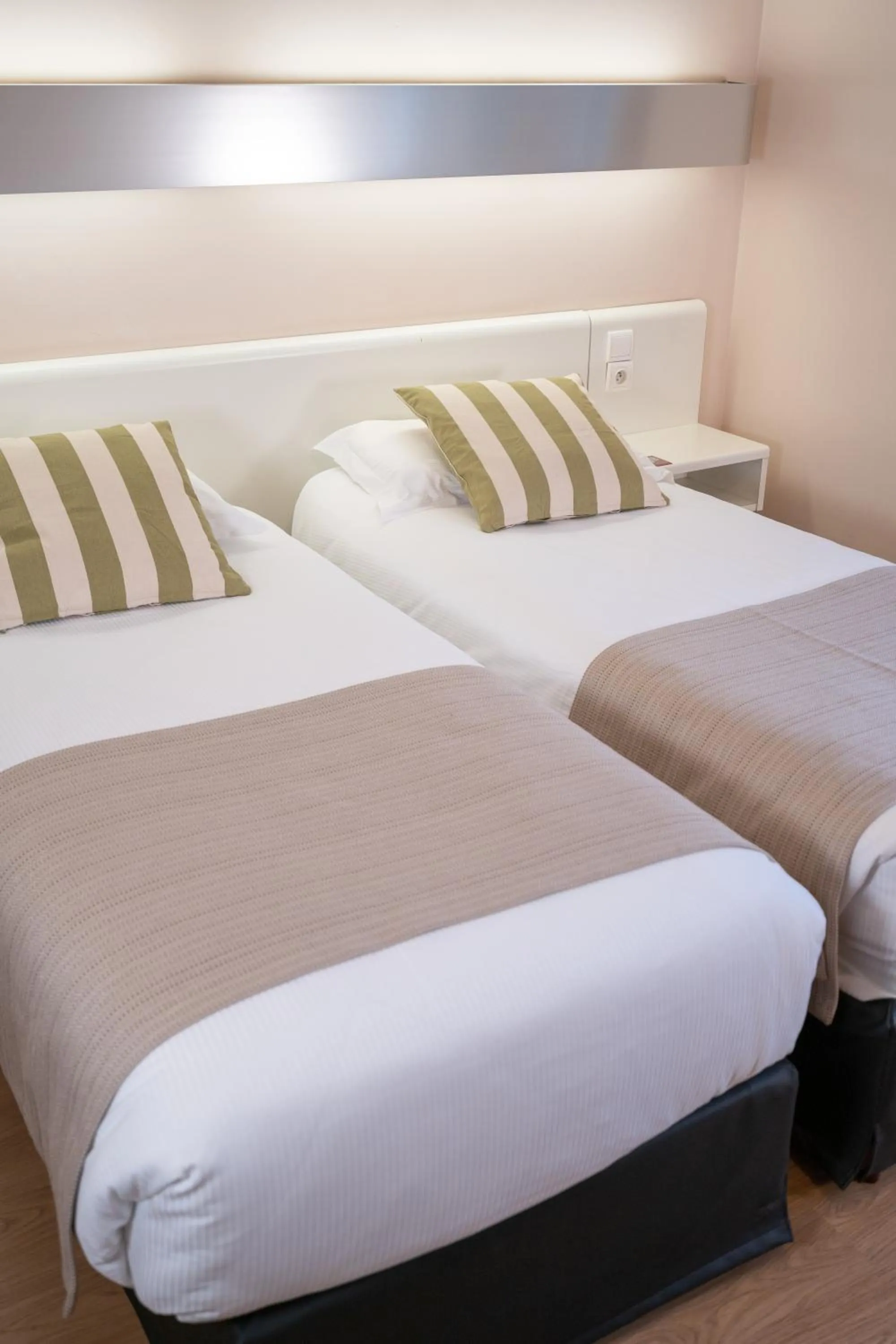 Bed in The Originals City, Hôtel Mondial, Perpignan