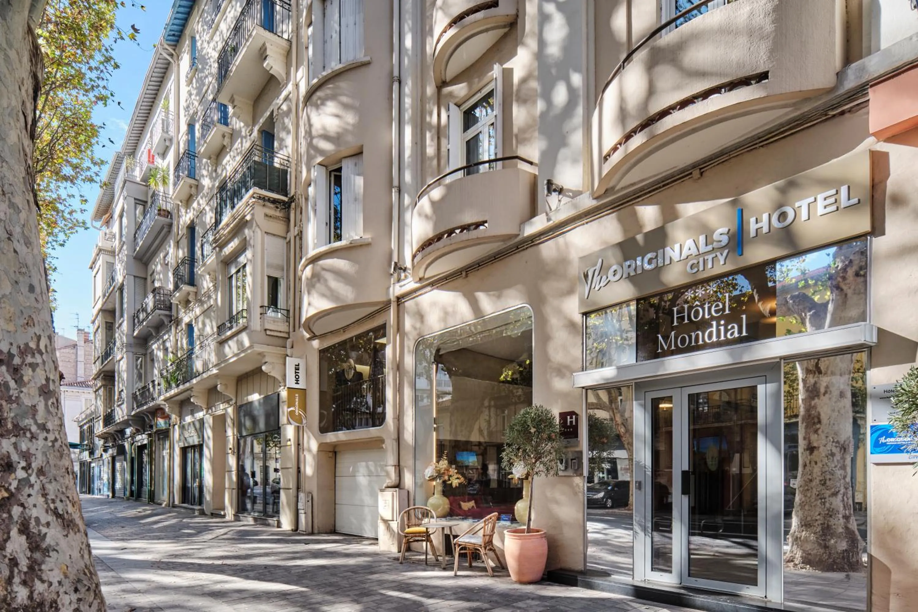 Property building in The Originals City, Hôtel Mondial, Perpignan