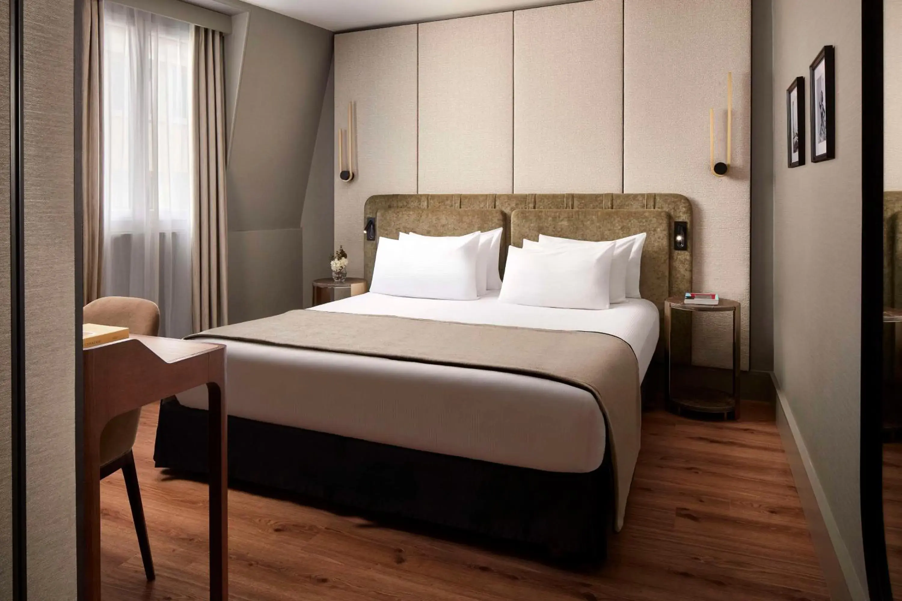 Bedroom, Bed in NH Collection Paris Ponthieu Champs-Élysées Bedroom, Bed in NH Collection Paris Ponthieu Champs-Élysées