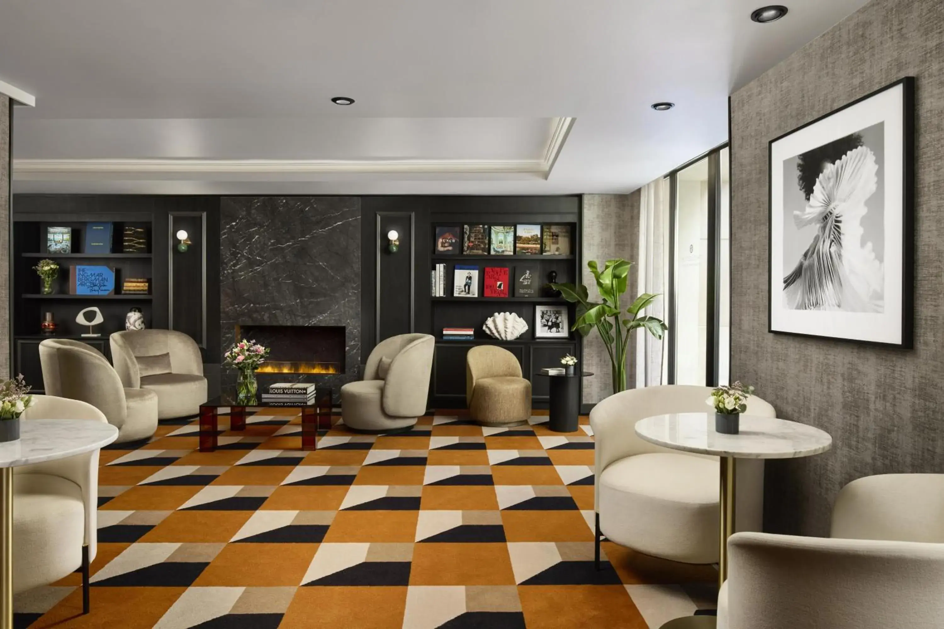 Lobby or reception in NH Collection Paris Ponthieu Champs-Élysées Lobby or reception in NH Collection Paris Ponthieu Champs-Élysées