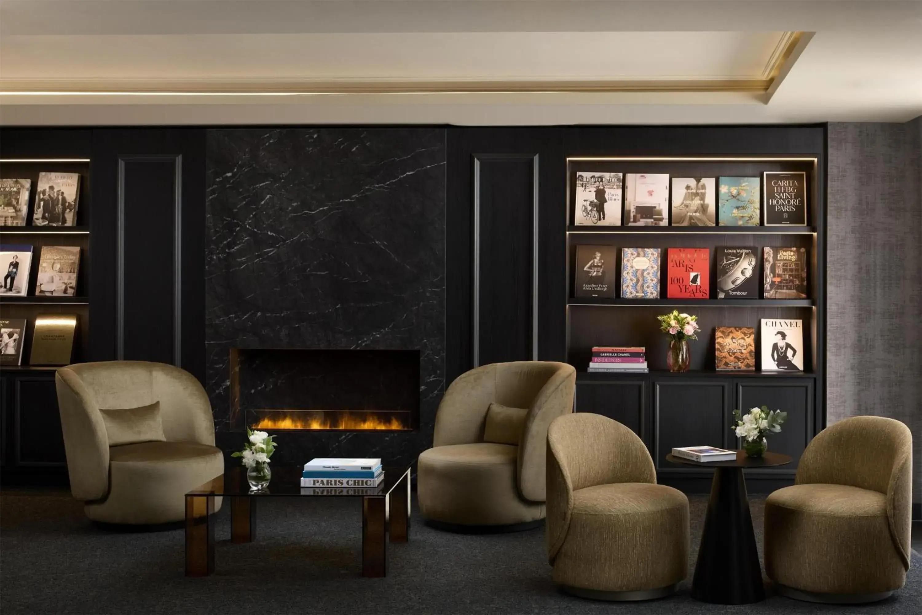 Lobby or reception in NH Collection Paris Ponthieu Champs-Élysées Lobby or reception in NH Collection Paris Ponthieu Champs-Élysées