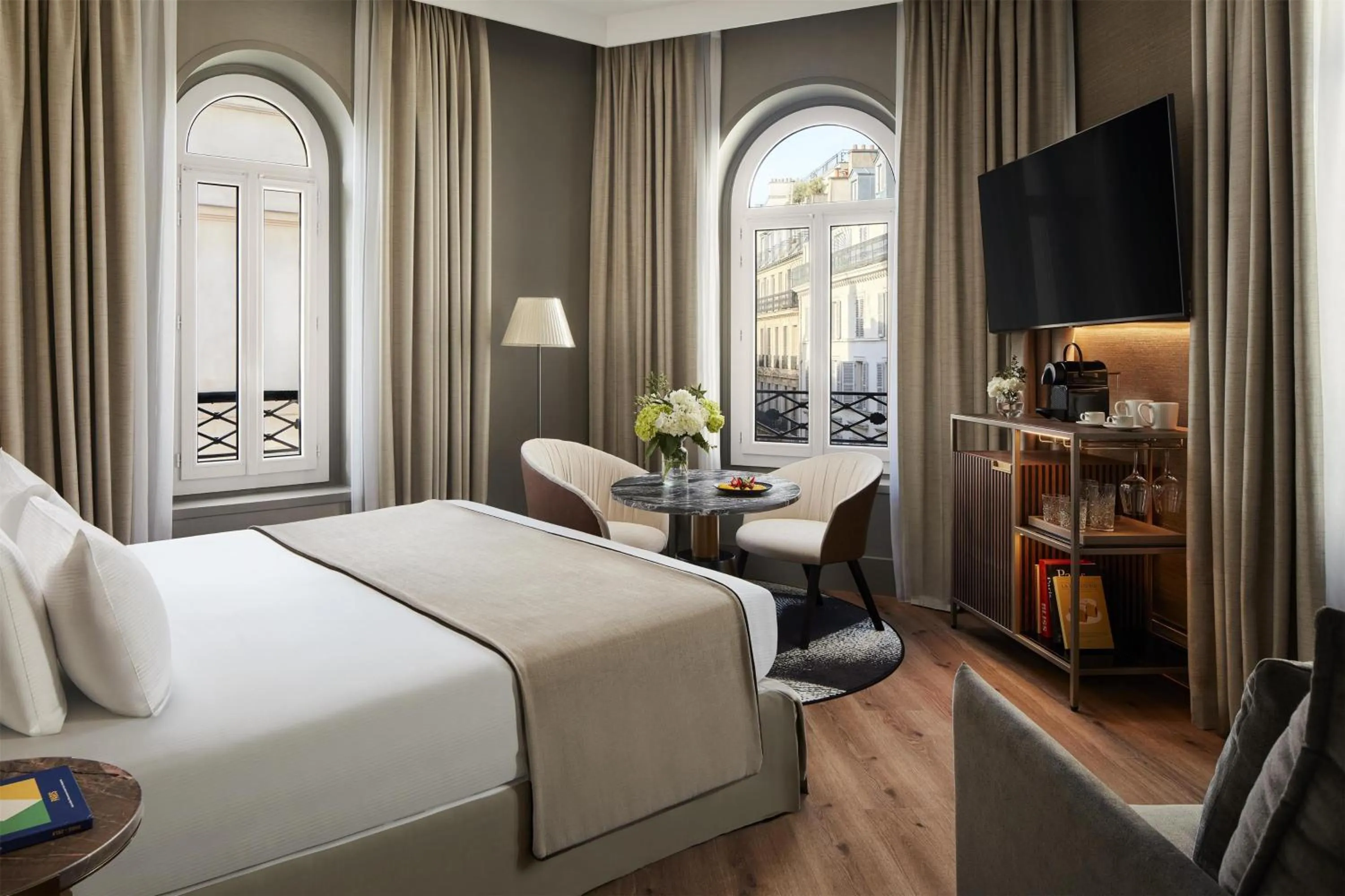 Photo of the whole room, Bed in NH Collection Paris Ponthieu Champs-Élysées