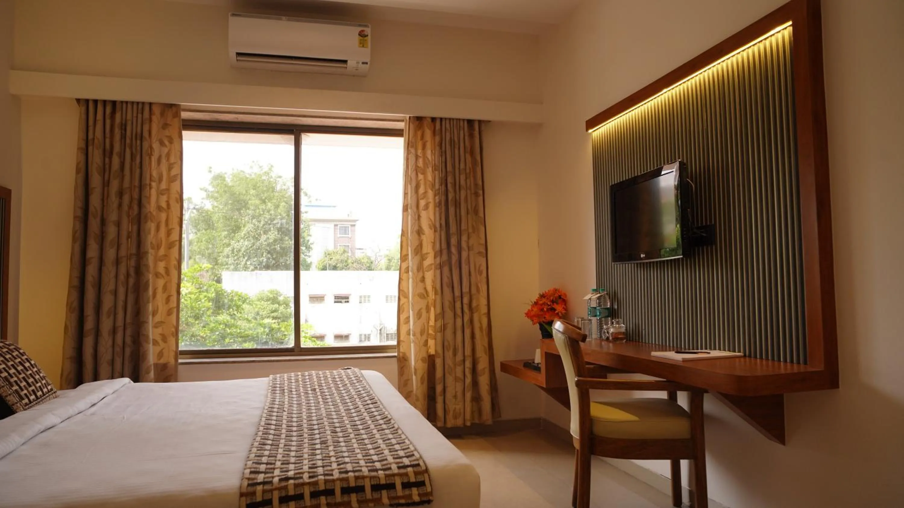 Communal lounge/ TV room in Hotel Ganpati Palace Shirdi Newly Renovated