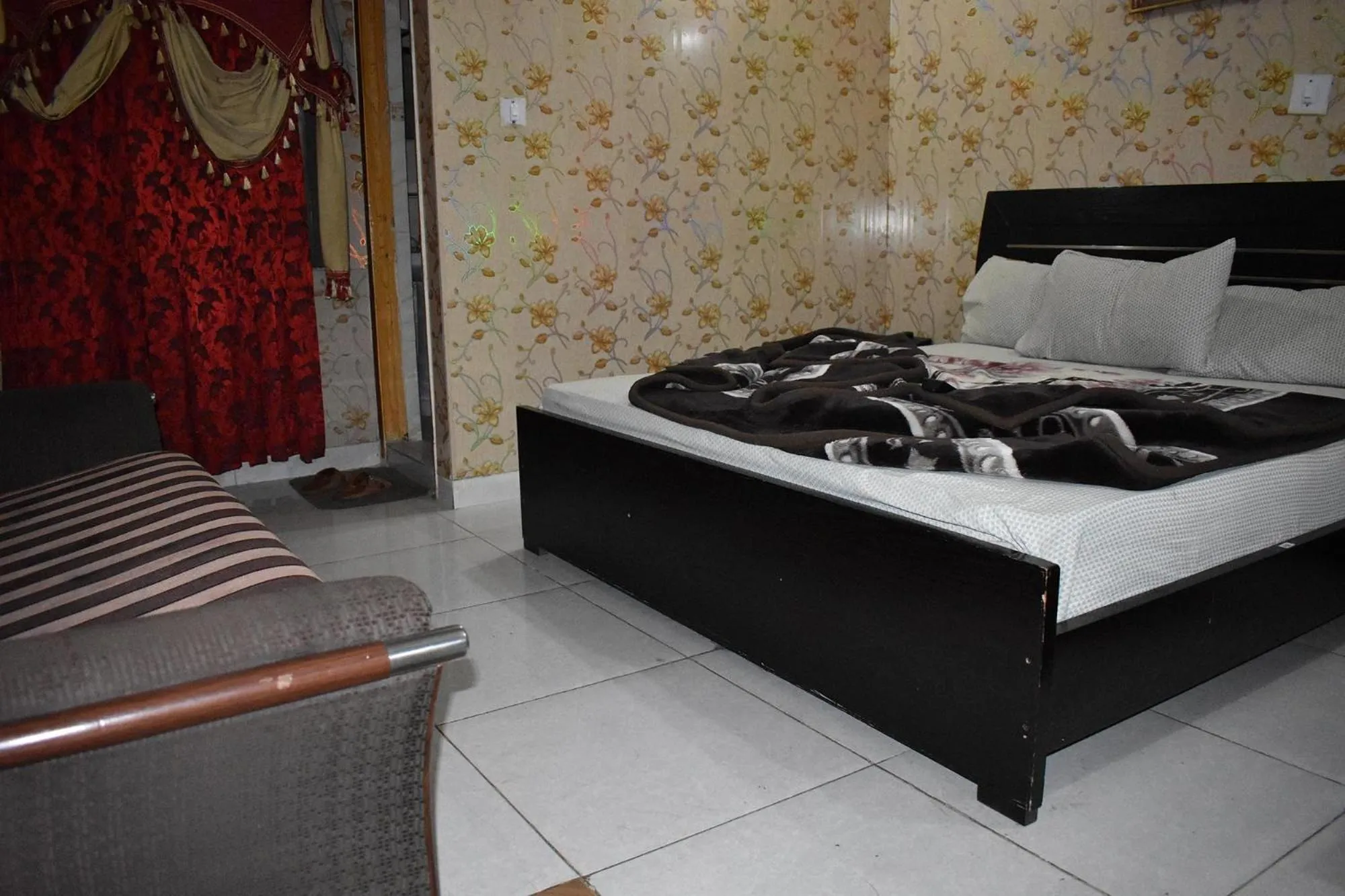 Bed in Hotel Islamabad Metro Inn