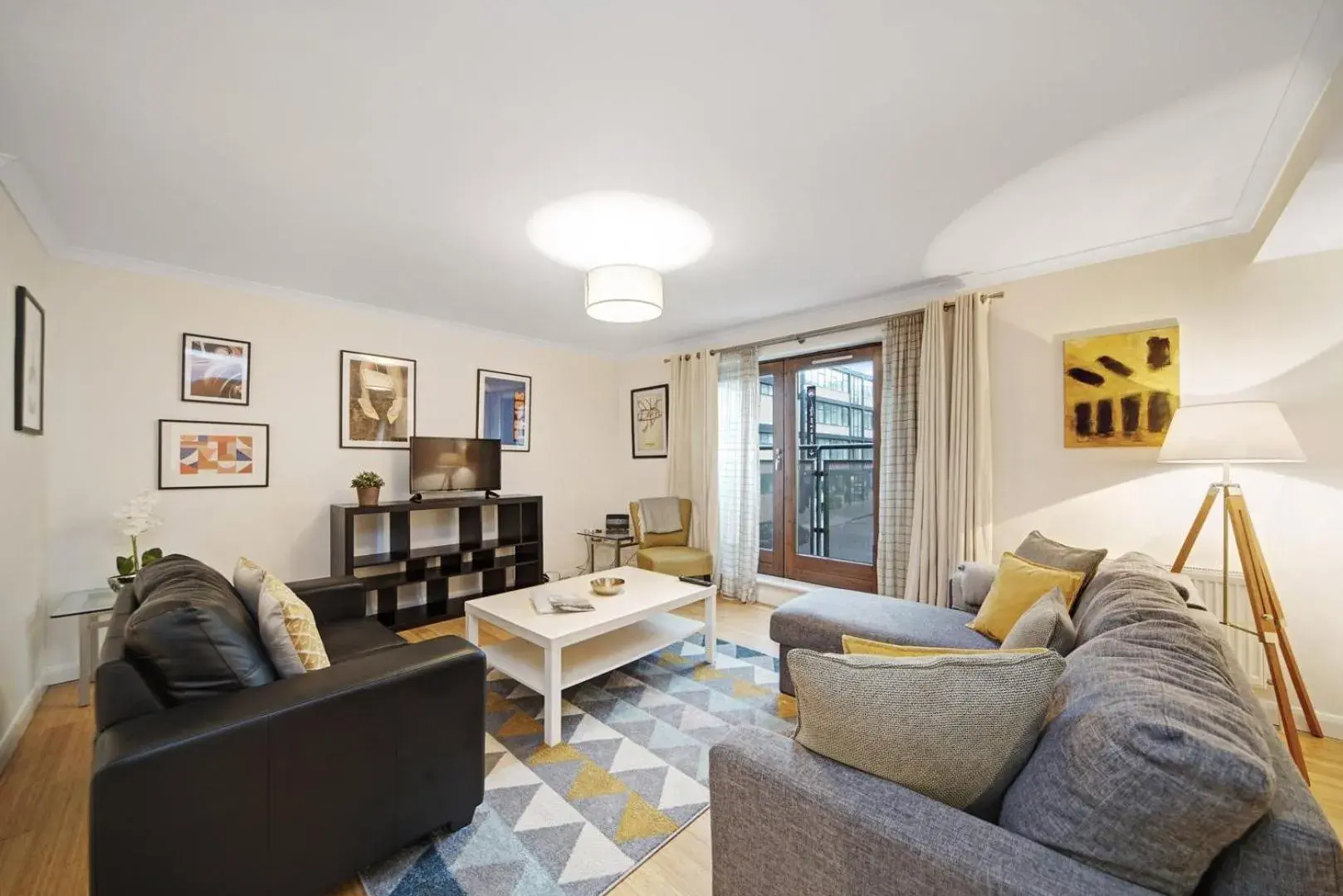 2 Bed Chic Apartment near Shoreditch & Liverpool St FREE WIFI & PARKING by City Stay Aparts London 2 Bed Chic Apartment near Shoreditch & Liverpool St FREE WIFI & PARKING by City Stay Aparts London