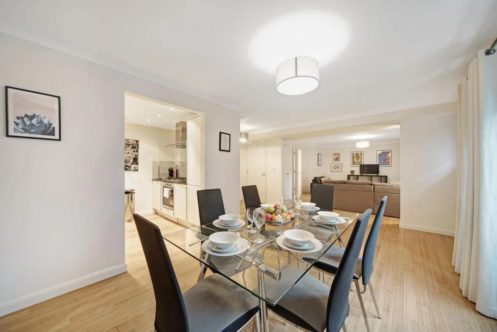 2 Bed Chic Apartment near Shoreditch & Liverpool St FREE WIFI & PARKING by City Stay Aparts London