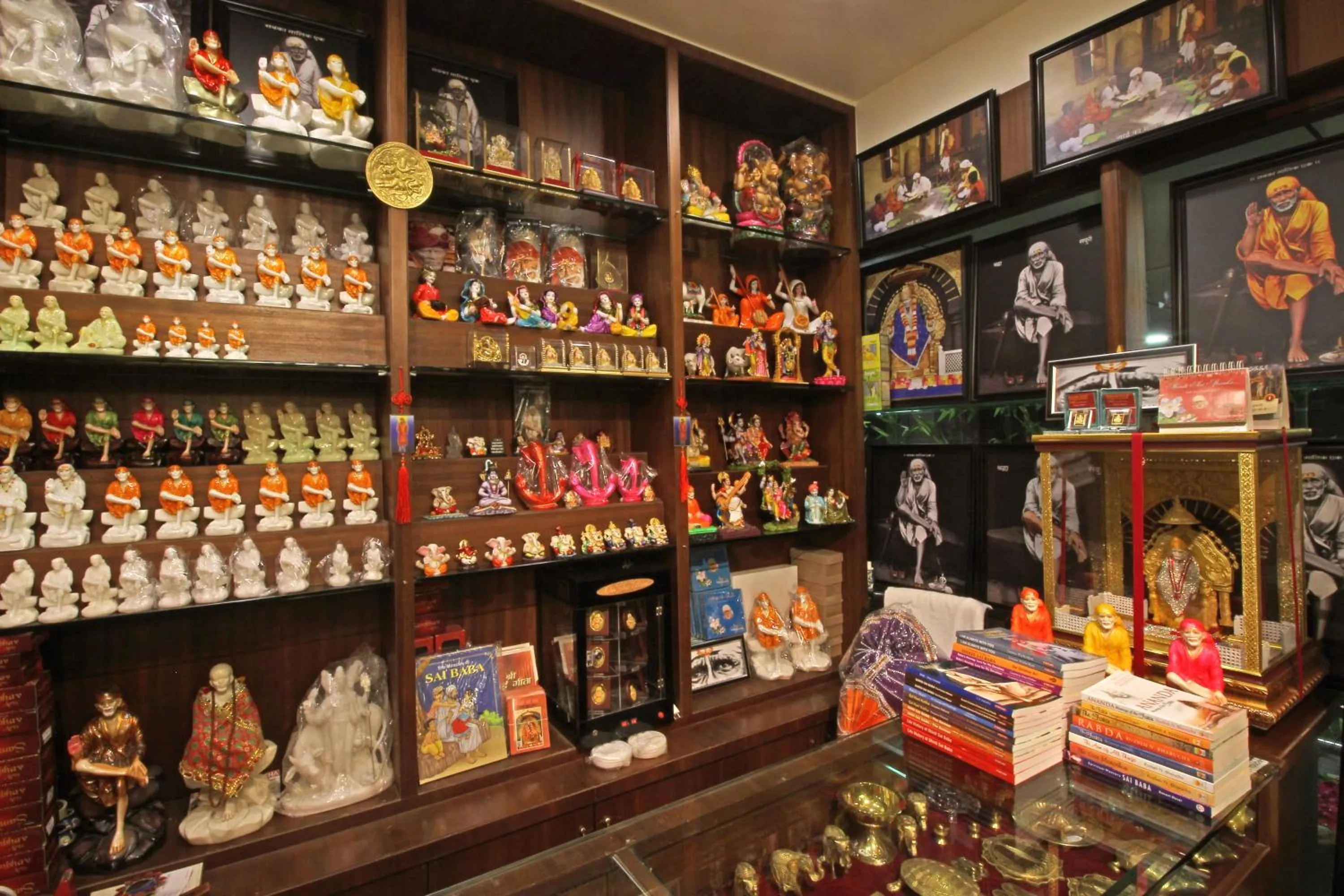 Shopping Area in MARIGOLD-Newly Renovated Hotel