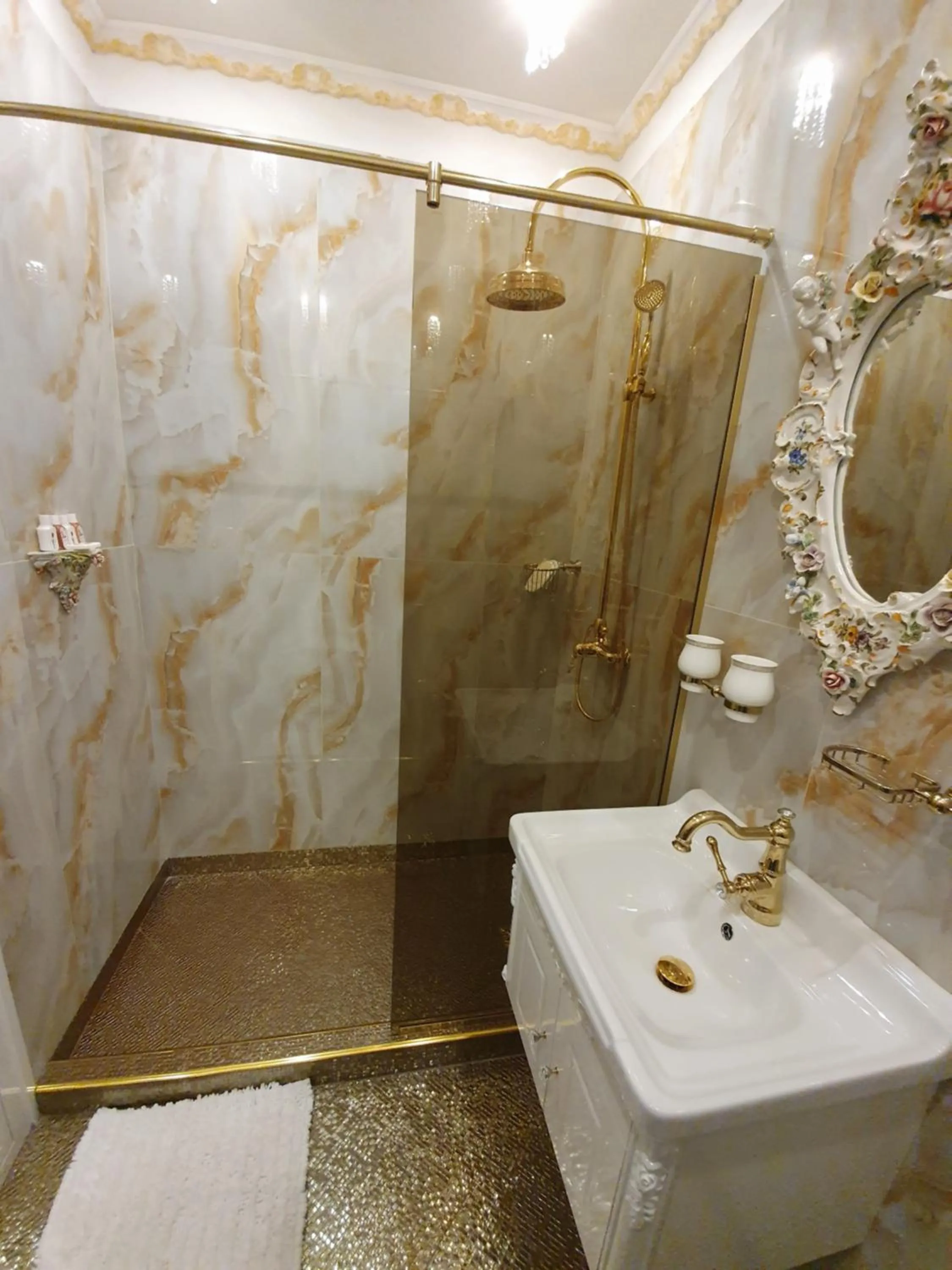 Bathroom in FD Luxury rooms