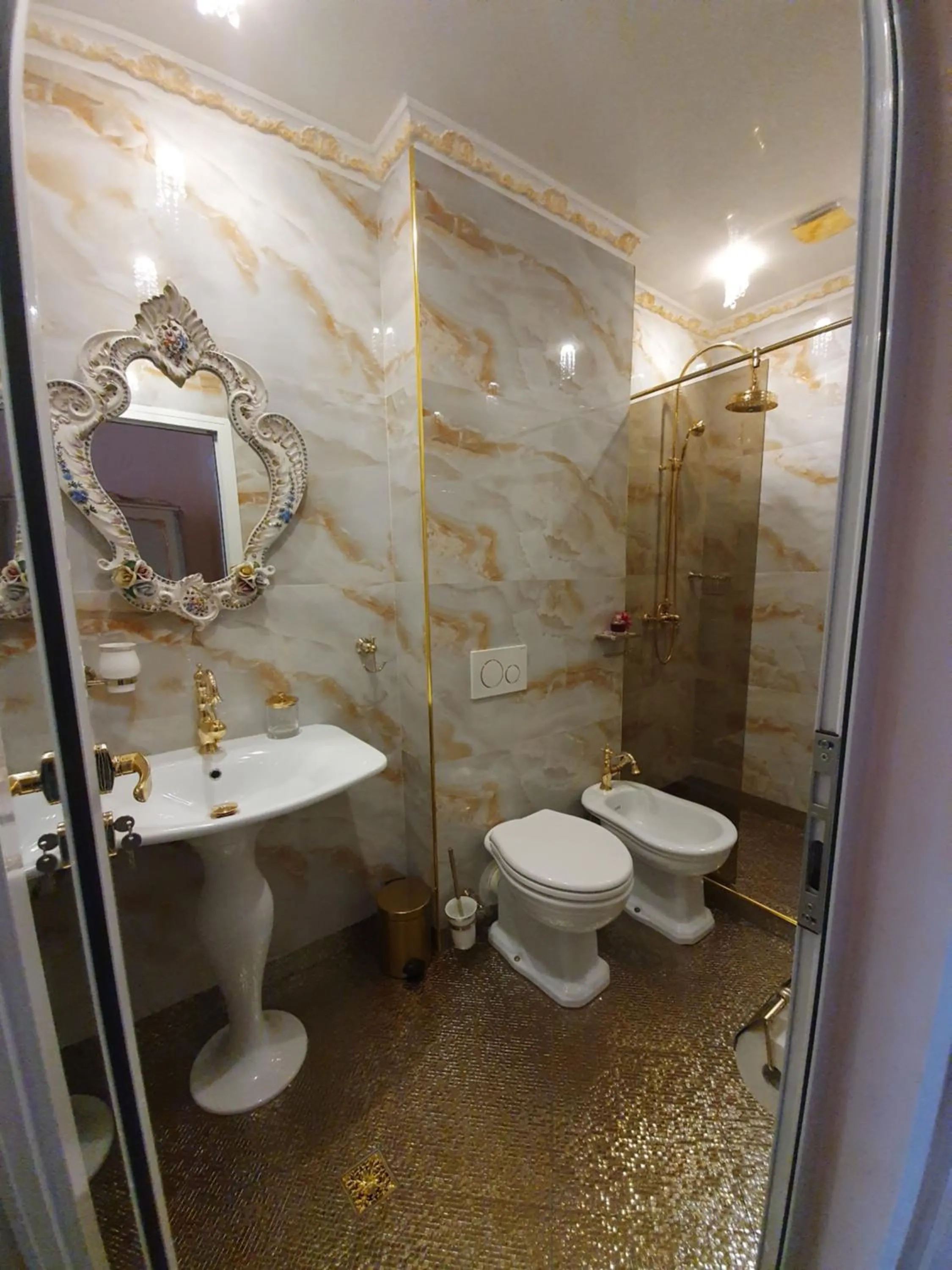 Bathroom in FD Luxury rooms