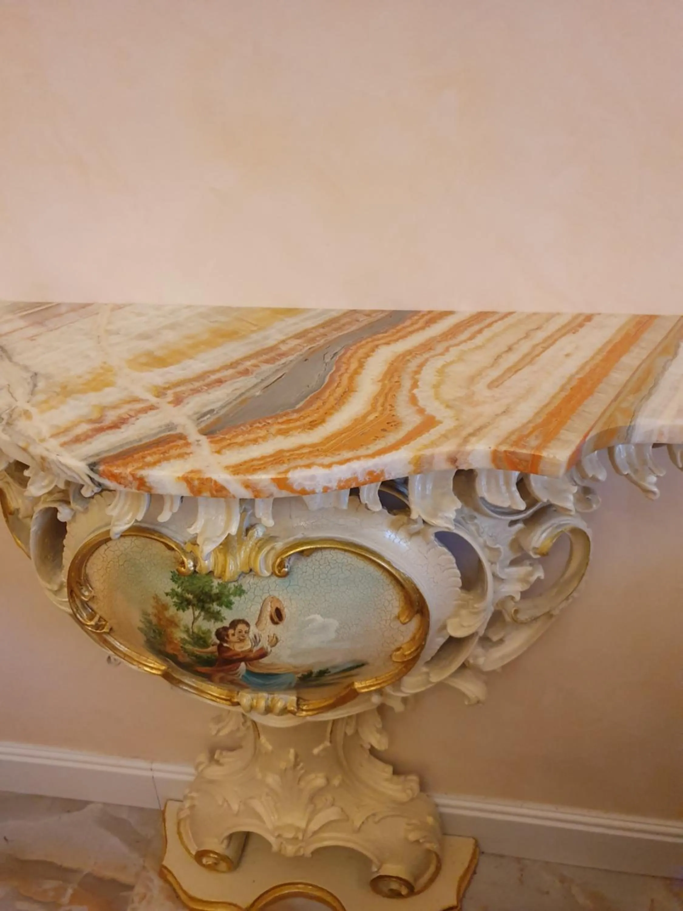 Decorative detail in FD Luxury rooms