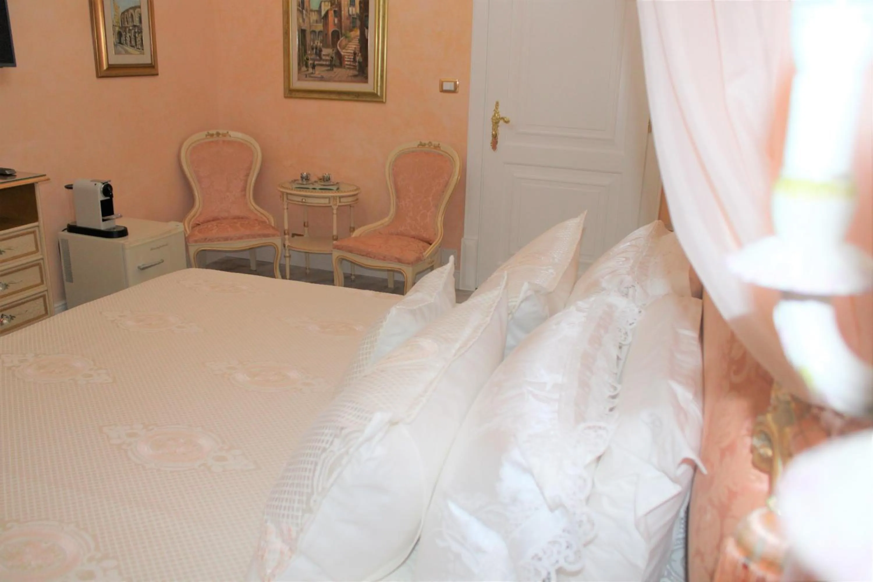 Bedroom, Bed in FD Luxury rooms