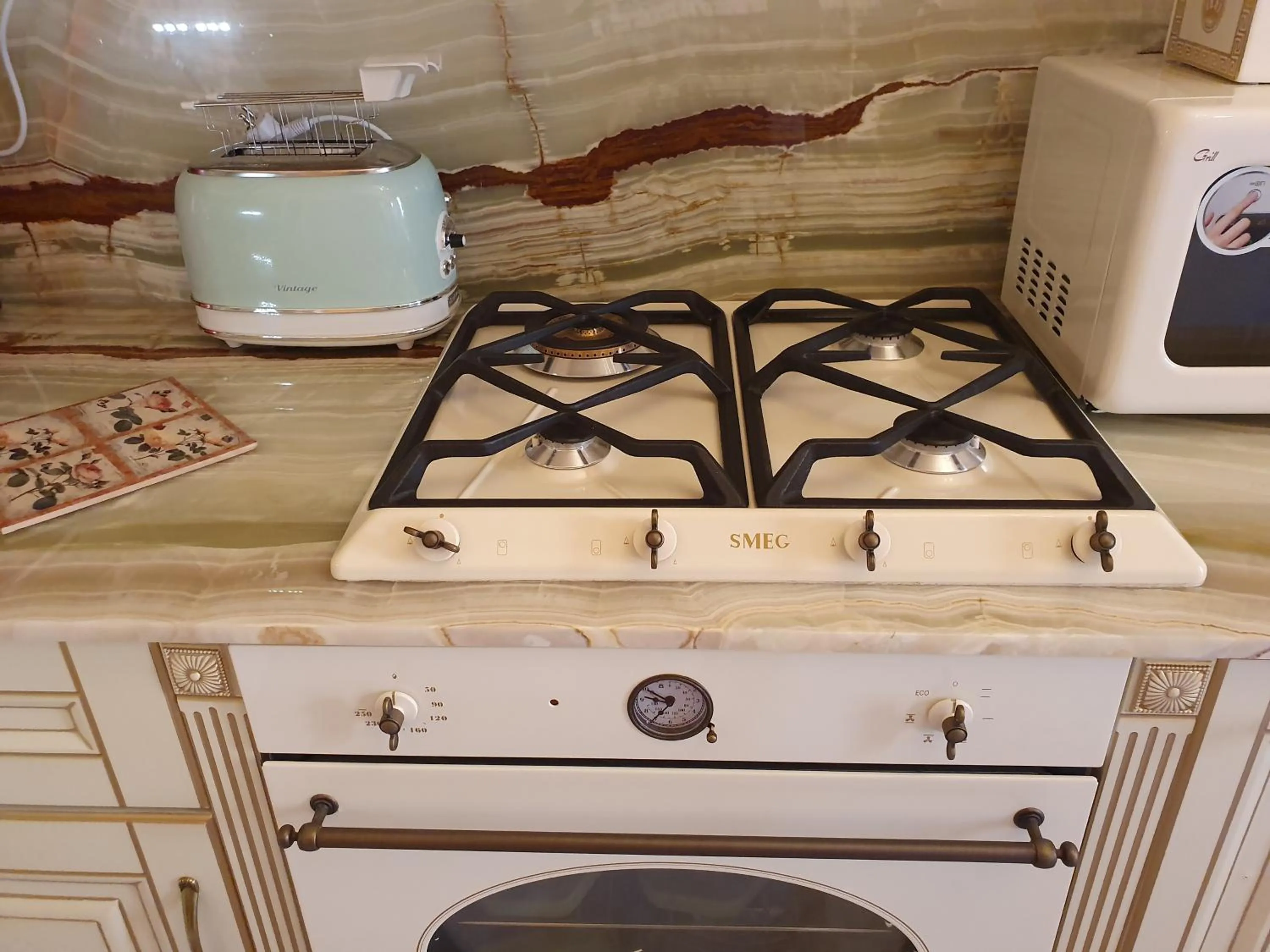 Communal kitchen in FD Luxury rooms