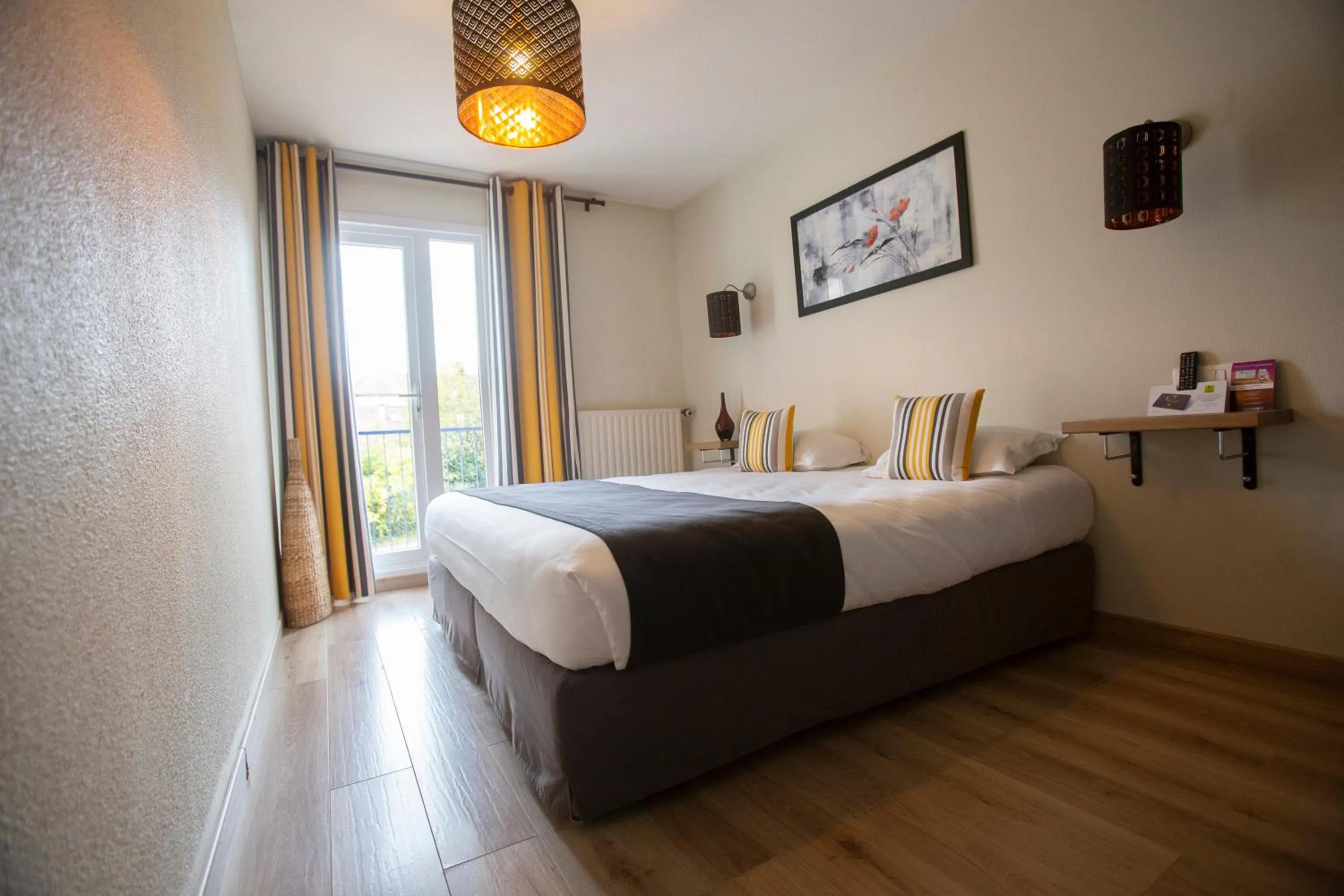 Bedroom, Bed in Logis Hotel Epi d'Or