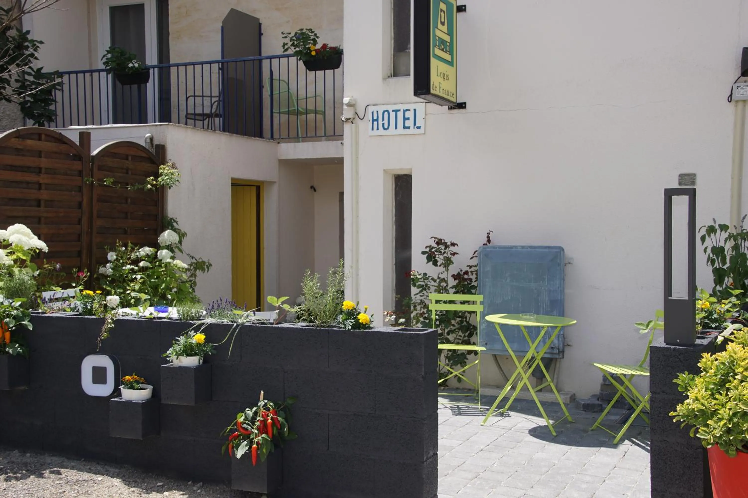Patio in Logis Hotel Epi d'Or