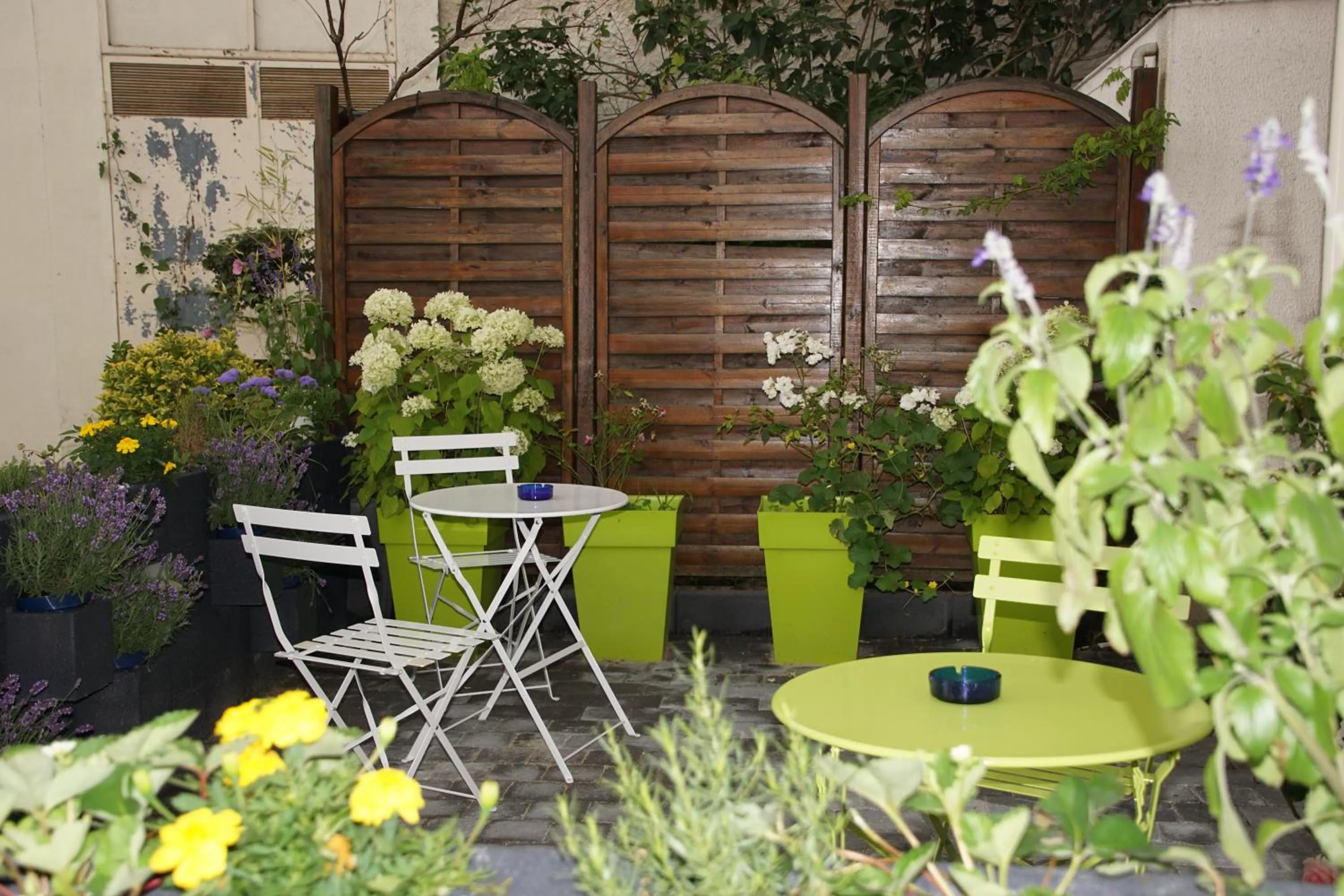Patio in Logis Hotel Epi d'Or