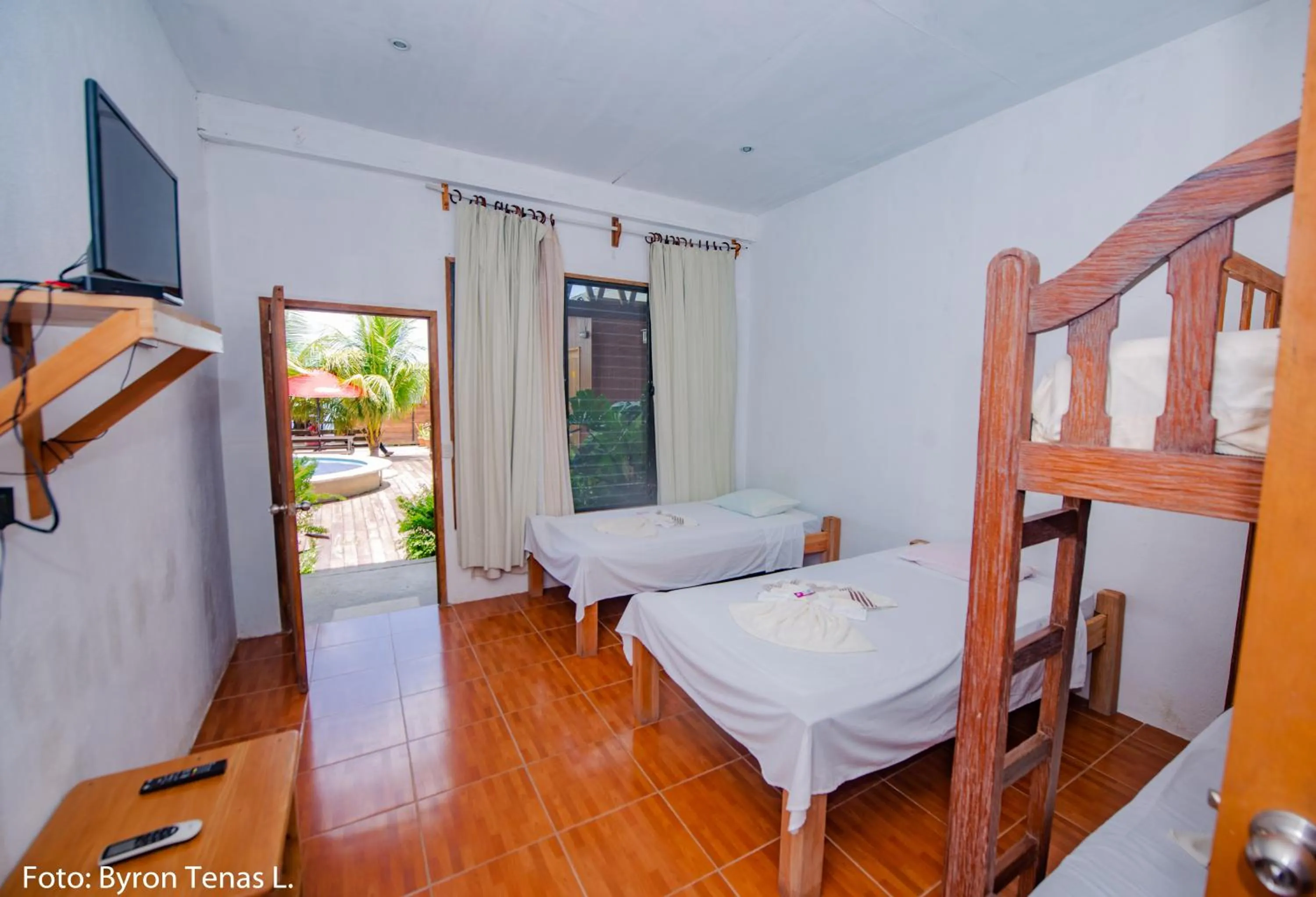 Photo of the whole room, Bed in Linda Vista