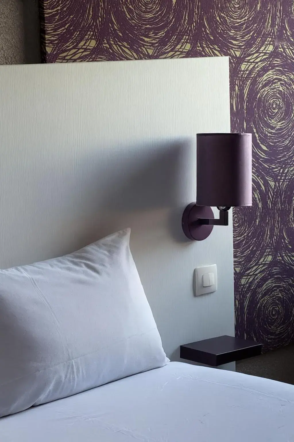 Bed in The Originals City, Hôtel Mulhouse, Ile Napoleon Bed in The Originals City, Hôtel Mulhouse, Ile Napoleon