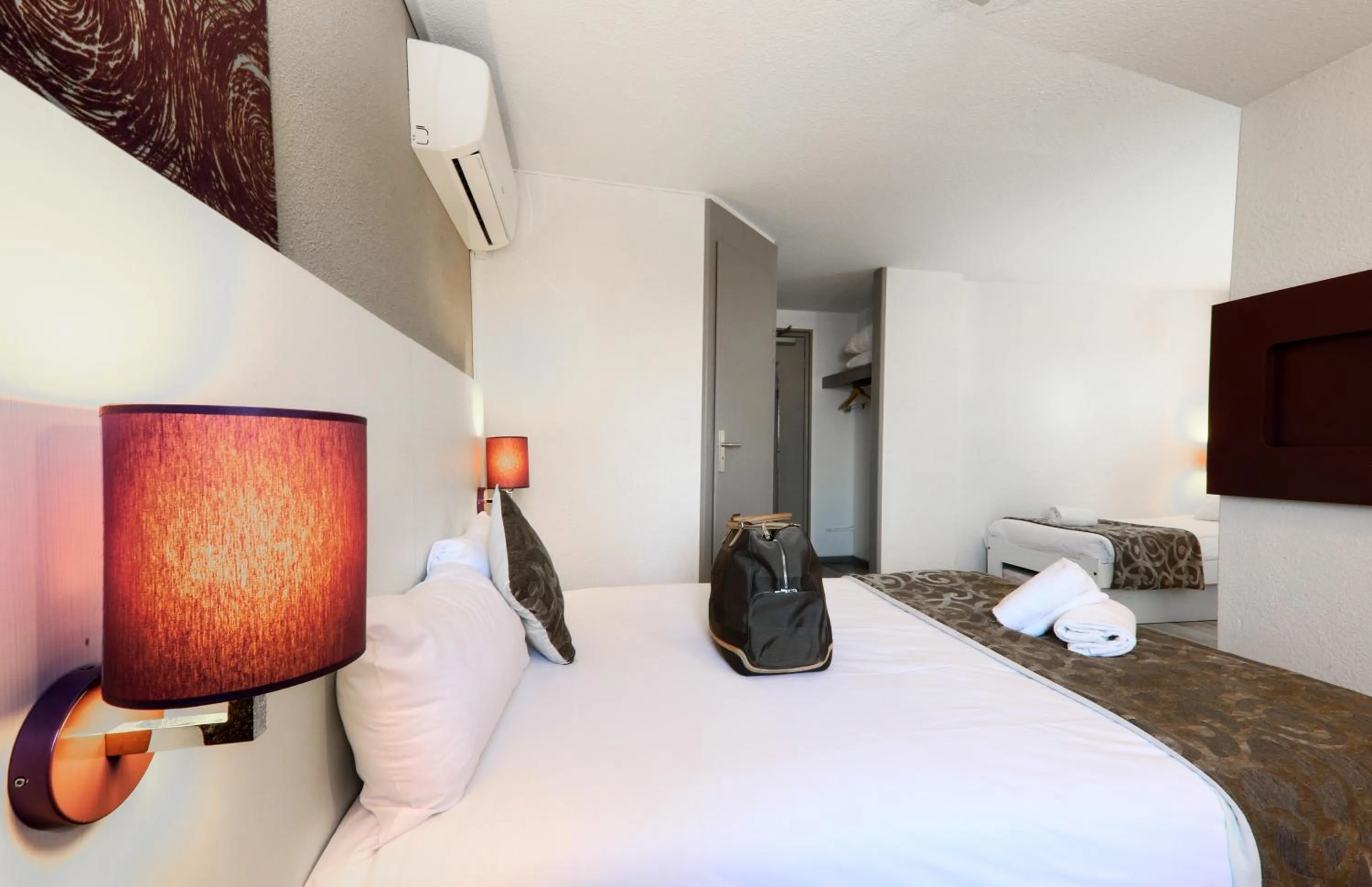 Property building, Bed in The Originals City, Hôtel Mulhouse, Ile Napoleon