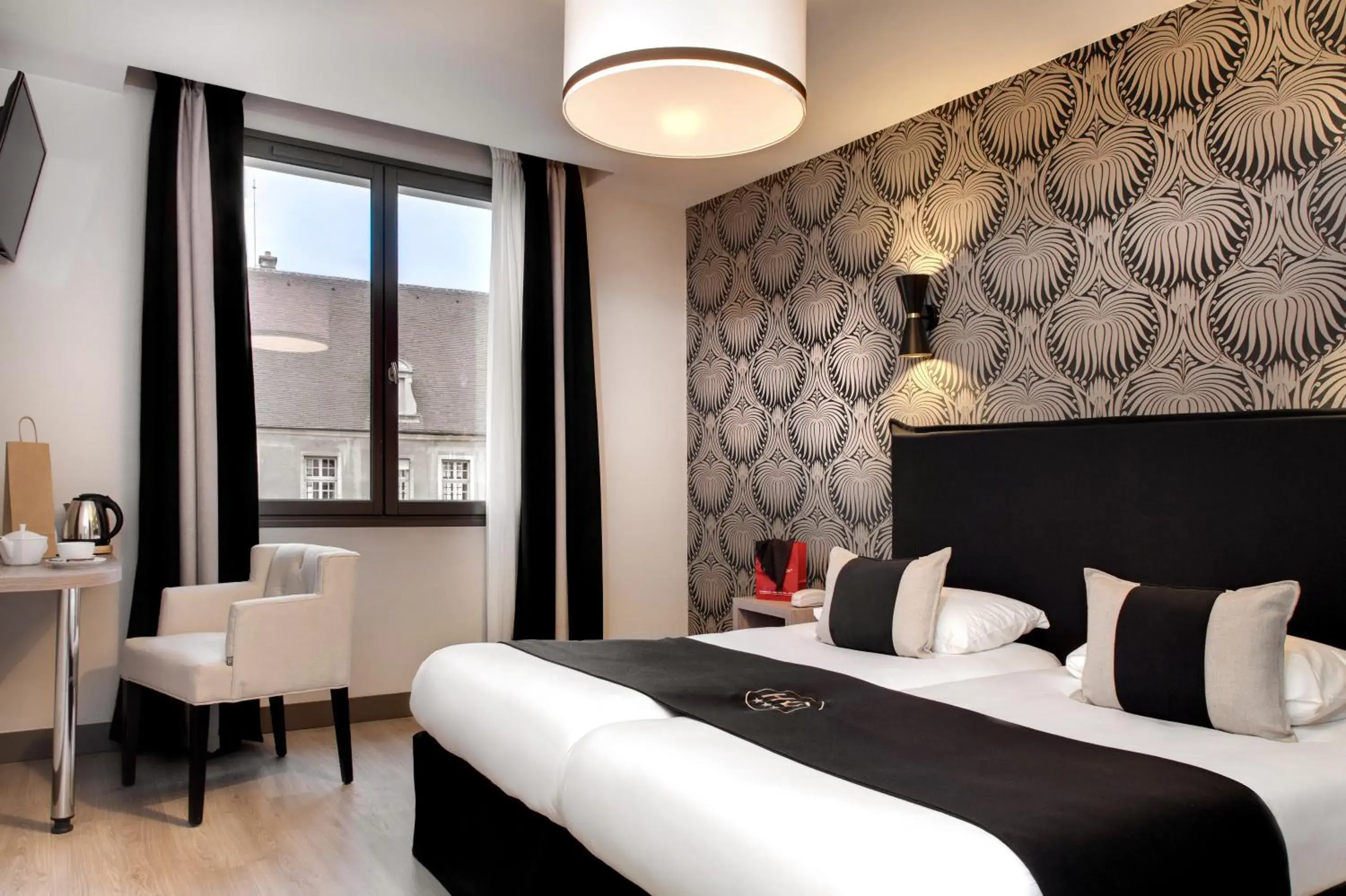 Photo of the whole room, Bed in Hôtel des Ducs Photo of the whole room, Bed in Hôtel des Ducs